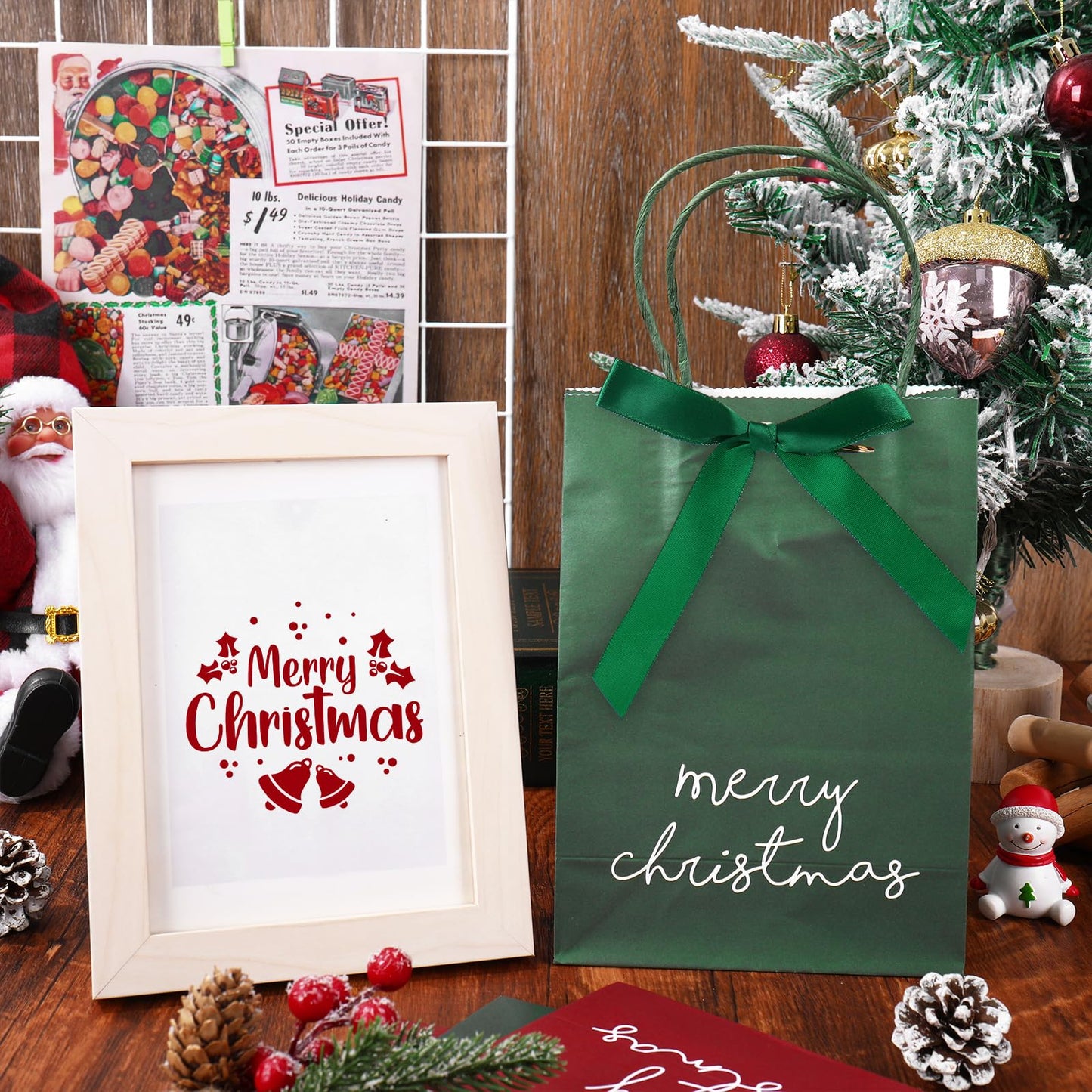 JarThenaAMCS 48Pcs Merry Christmas Kraft Paper Gift Bag with Bow Red Green Treat Bags with Handles Candy Goodie Bags for Winter Xmas Holiday Birthday Wedding Party Favors Supplies