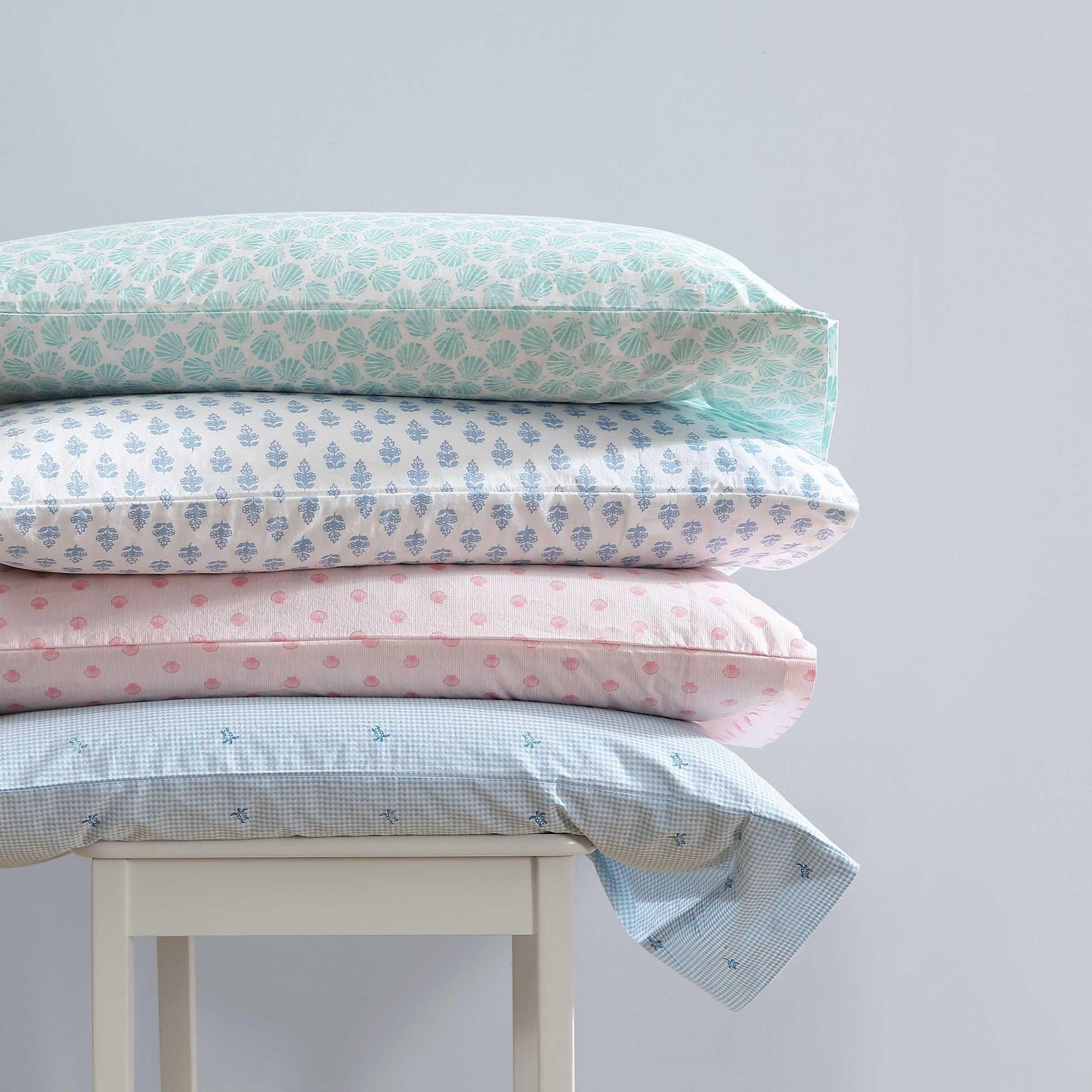 Laura Ashley – Twin Size Sheet Set, Soft & Lightweight Cotton Percale Bedding with Matching Pillowcase, Deep Pocket, Coastal Room Decor, College Dorm Room Essentials (Scallop Dollop Pink)