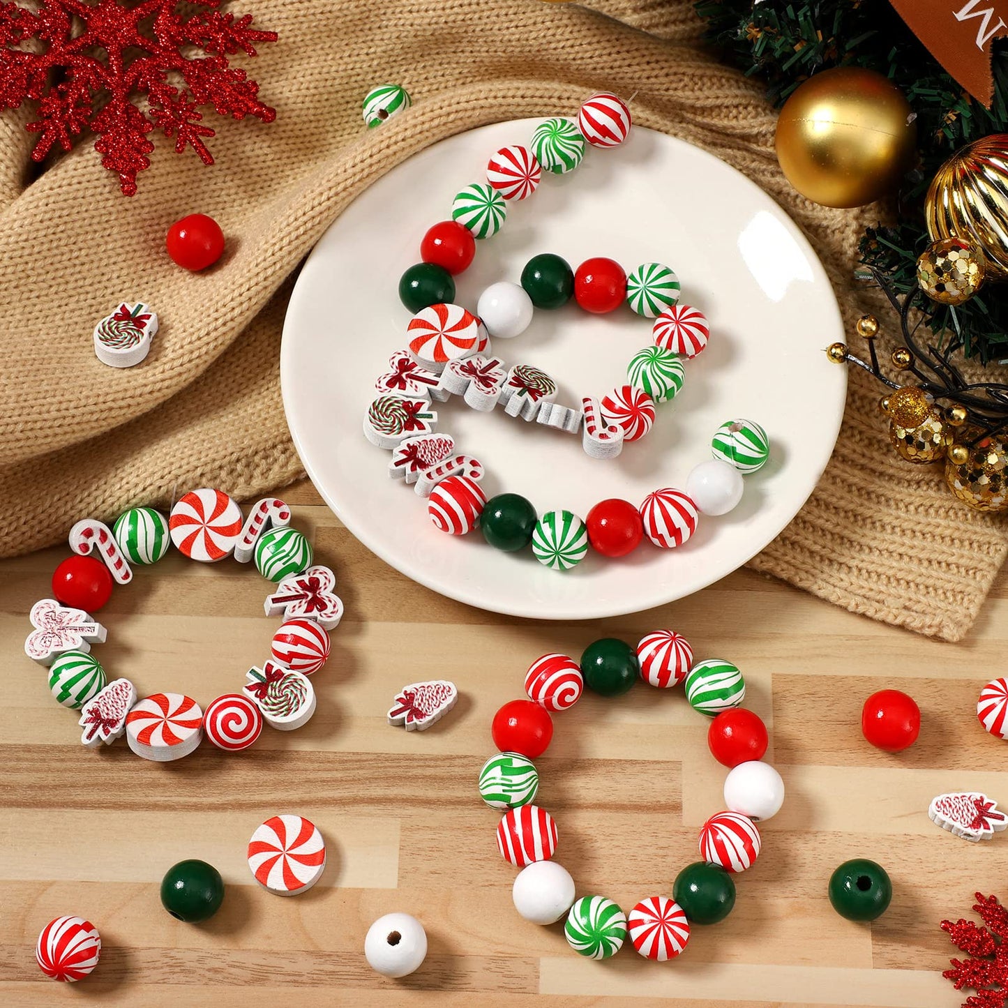 Qunclay 200 Pcs Christmas Beads for Crafts Wooden Christmas Beads Red Green and White Peppermint Candy Cane for Jewelry Making Holiday DIY Garland Party Tree Hanging Home