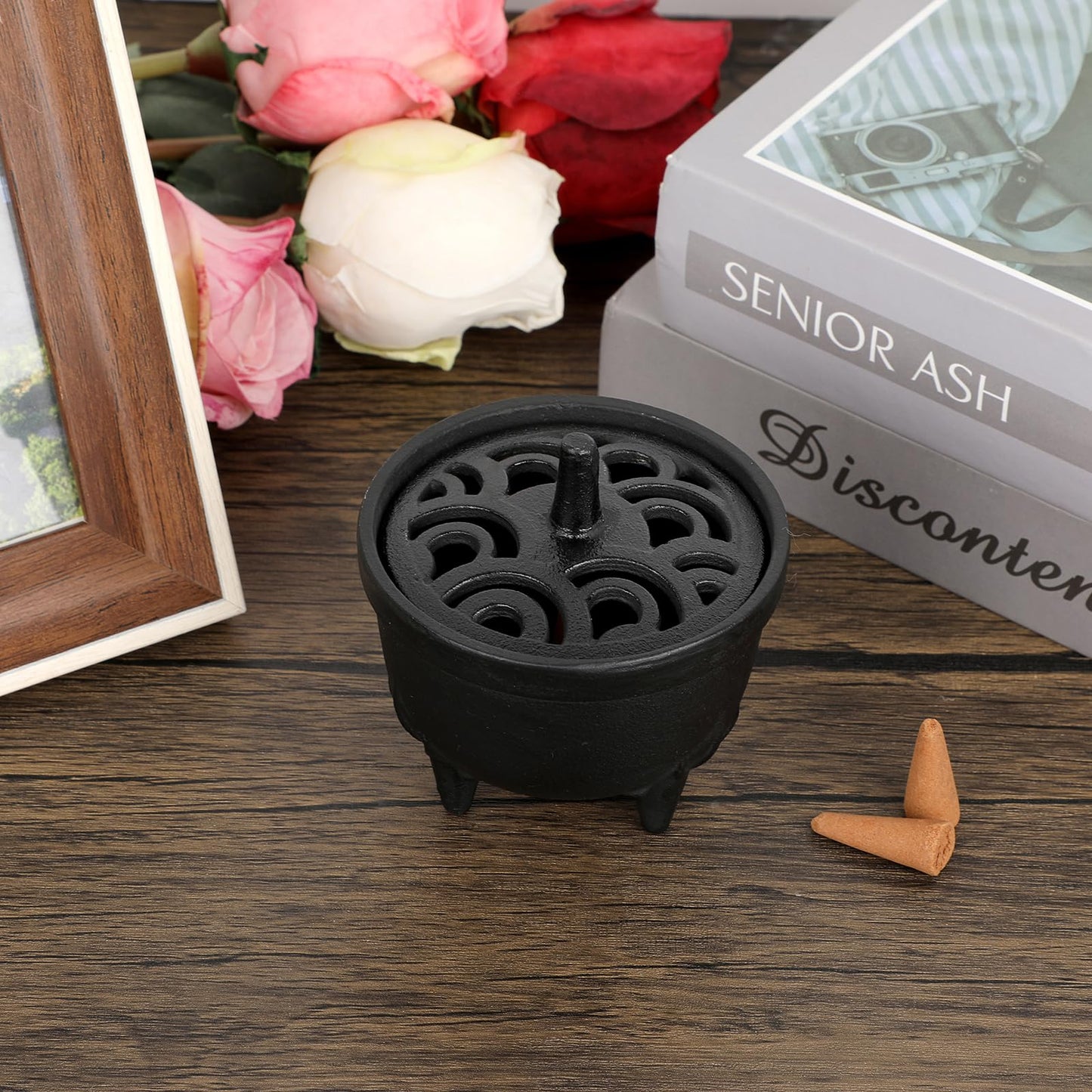 JUXYES Vintage Tripod Incense Burner Holder with Lid, Cast Iron Incense Holder Metal Cauldron Censer Antique Cone Coil Incense Burner Holder for Incense Resins, Cones, Charcoal or Wax Melts