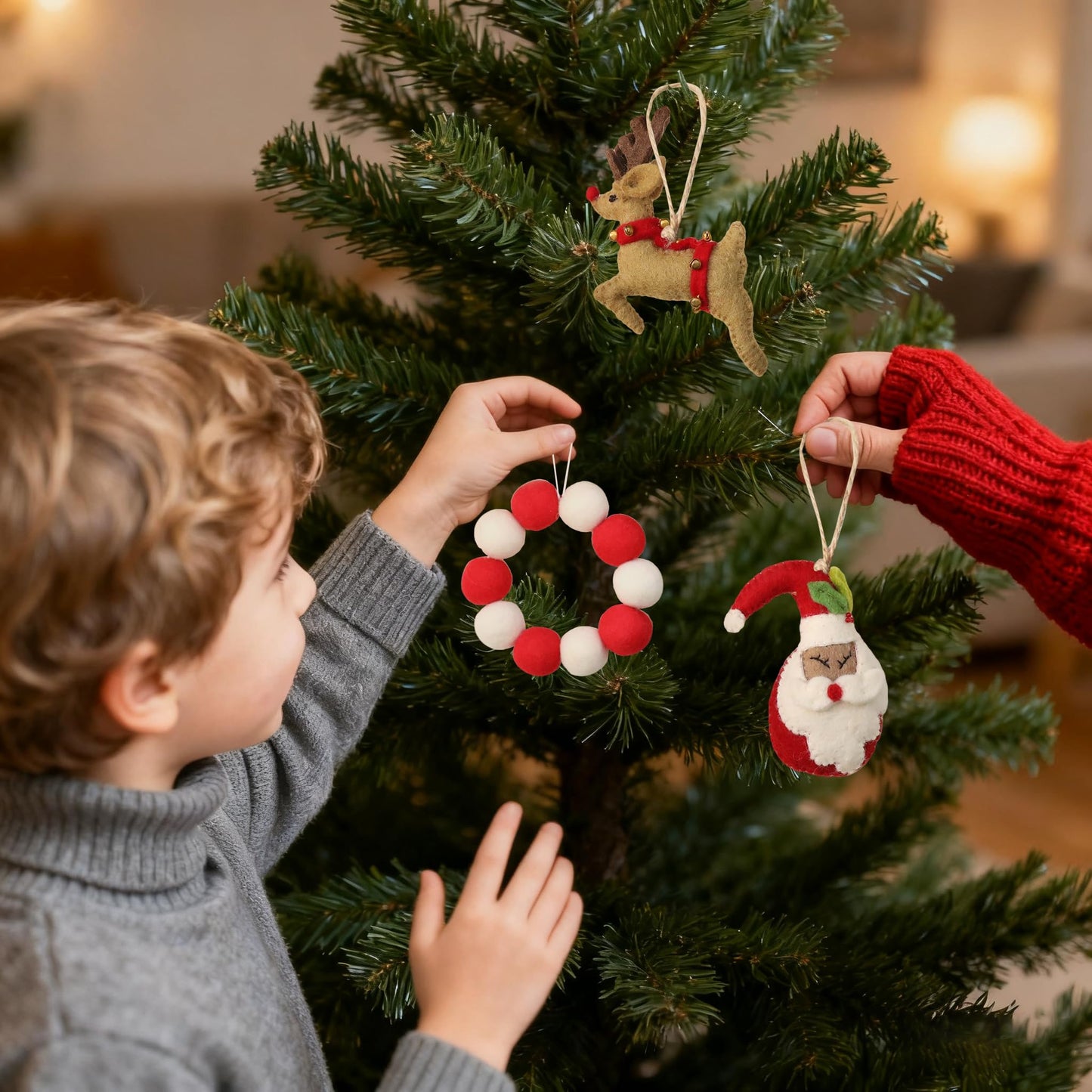 JUIIZAY 3pcs Felt Christmas Ornaments Xmax Tree Ornament Hanging Decorations for Christmas Tree
