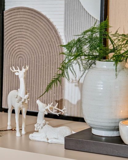DN DECONATION 2pcs White Christmas Reindeer Statue, Indoor Reindeer Decor, Tabletop Resin Deer Figurine