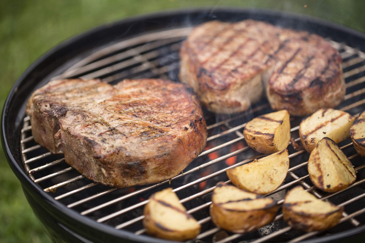 Weber Smokey Joe Charcoal Barbecue/Portable Design, Porcelain-Enamelled Lid & Bowl, 37 cm Cooking Surface, Black