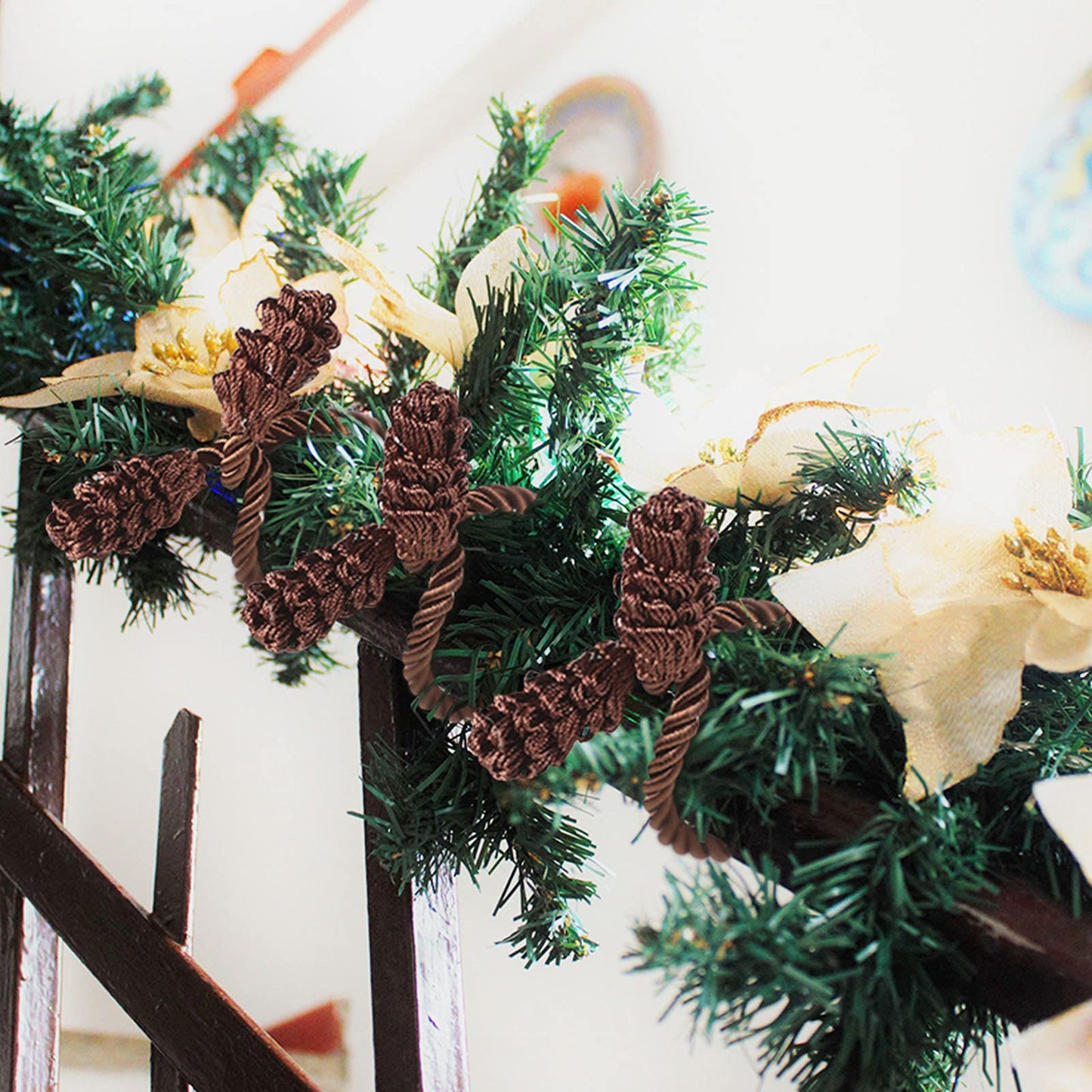 Shappy 24 Pieces Christmas in July Garland Ties for Banister Christmas Decorative Reusable Flexible Twist Ties for Garland Staircase Home Summer Decoration Holiday Craft Wrapping