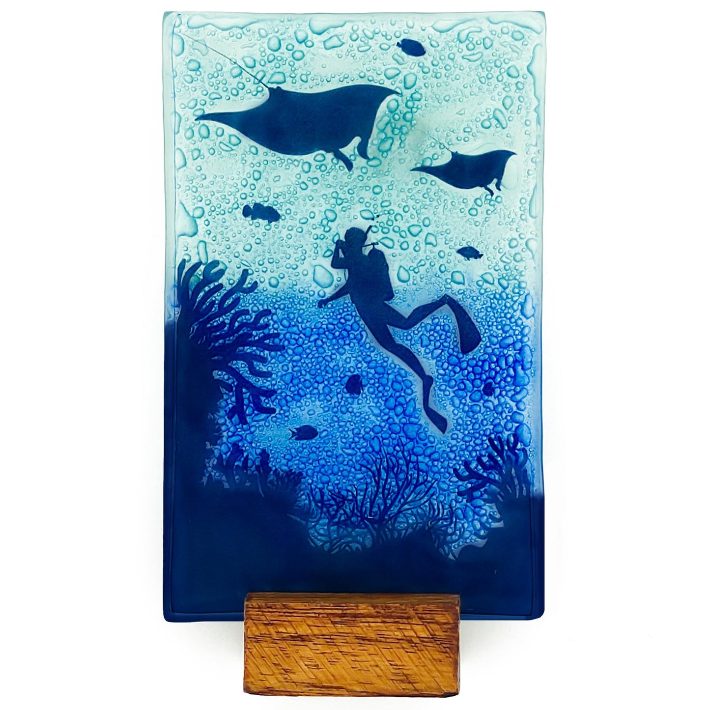 Bolla Glass Art - Scuba & Manta Ray Ornament Desk - Handmade Fused Glass Art, 4.35-Inch Tabletop Decoration, Unique Handmade Gift, Scratch-Resistant & Fade-Resistant, Eco-Friendly with Wooden Stand