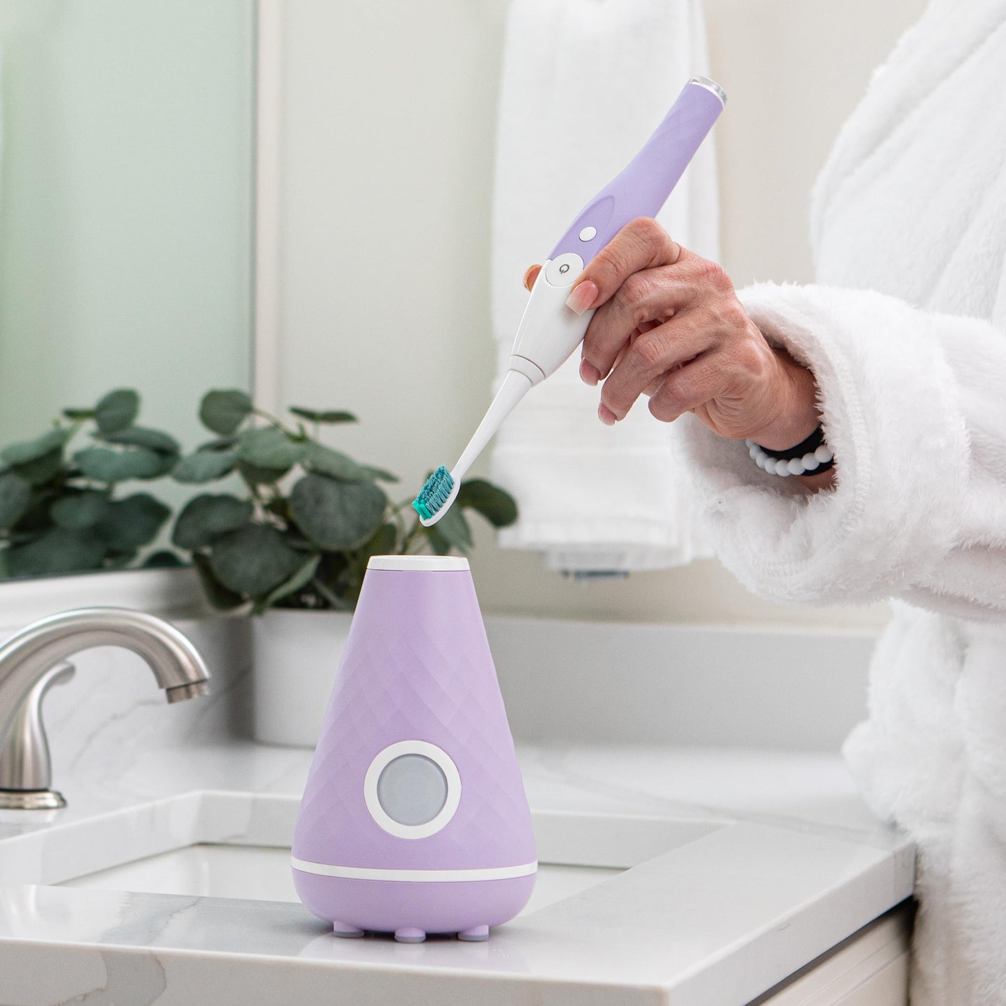 Tao Clean UV Sanitizing Sonic Toothbrush and Cleaning Station, Electric Toothbrush, Dual Speed Setting, White