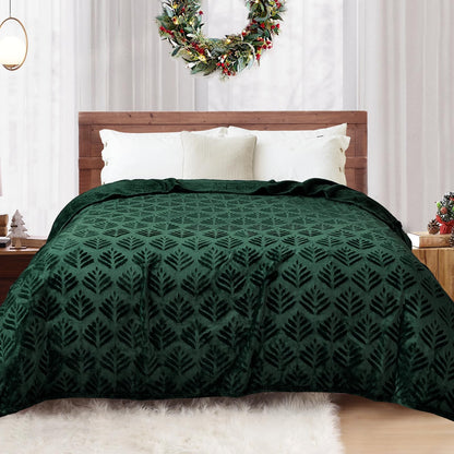 Exclusivo Mezcla King Size Fleece Blanket for Bed, Super Soft and Cozy Blankets All Season Use, Leaves Pattern, Plush Fuzzy Lightweight, Forest Green, 90x104 Inch