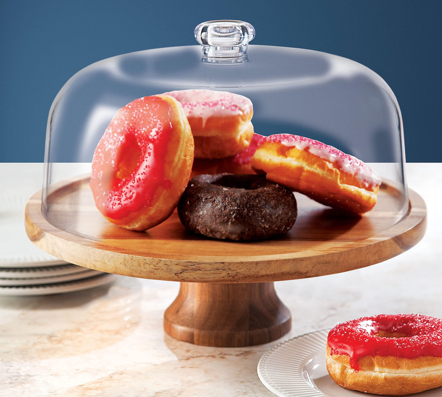 Godinger Footed Cake Plate, Acacia Wood and Shaterproof Acrylic Lid, Cake Stand with Dome
