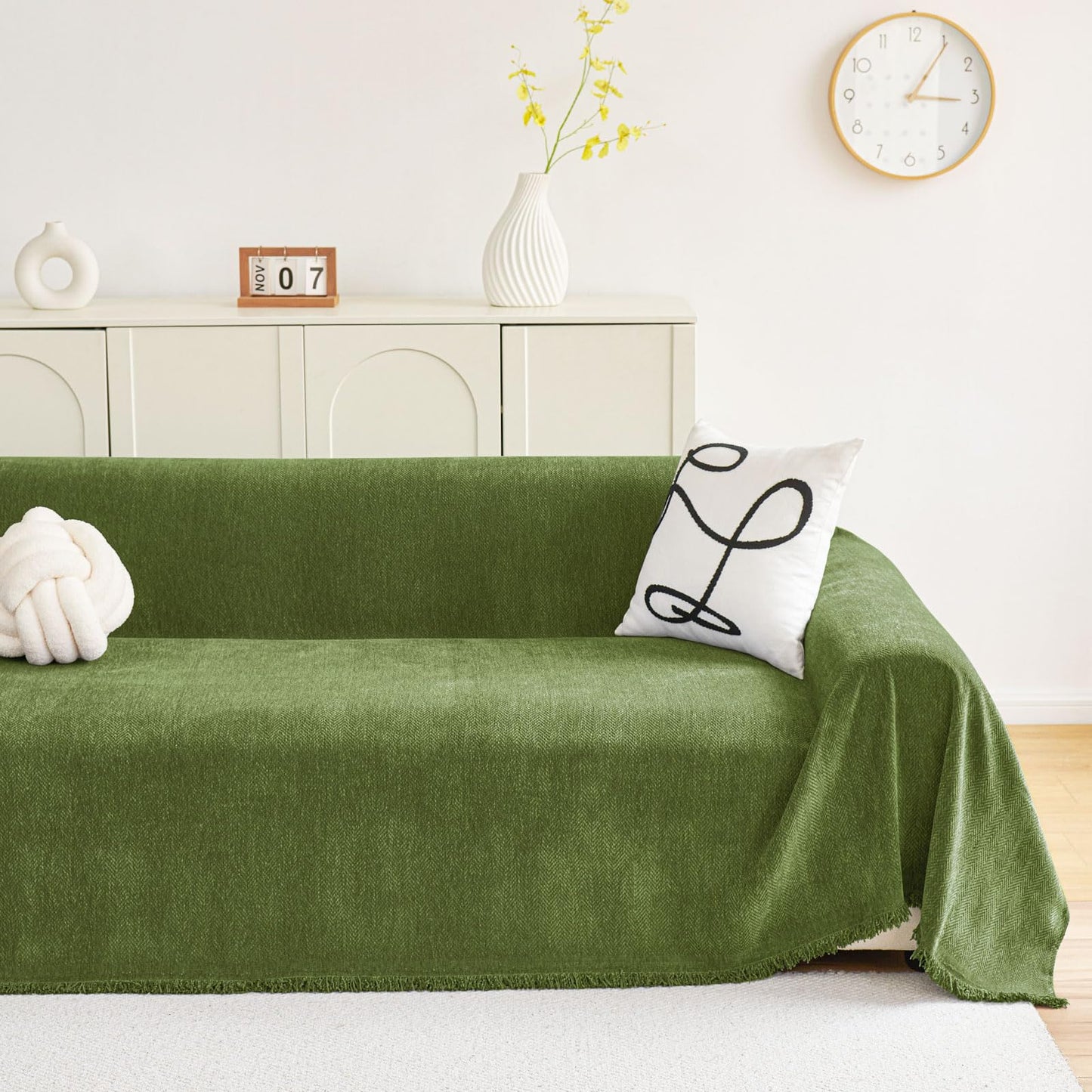 hyha Couch Cover for Dogs, Boho Sofa Covers for 3 Cushion Couch Washable, Chenille Sofa Slipcover for Pets, Soft Loveseat Sectional Couch Throw Blankets with Tassels (Green, 71x118 Inch)