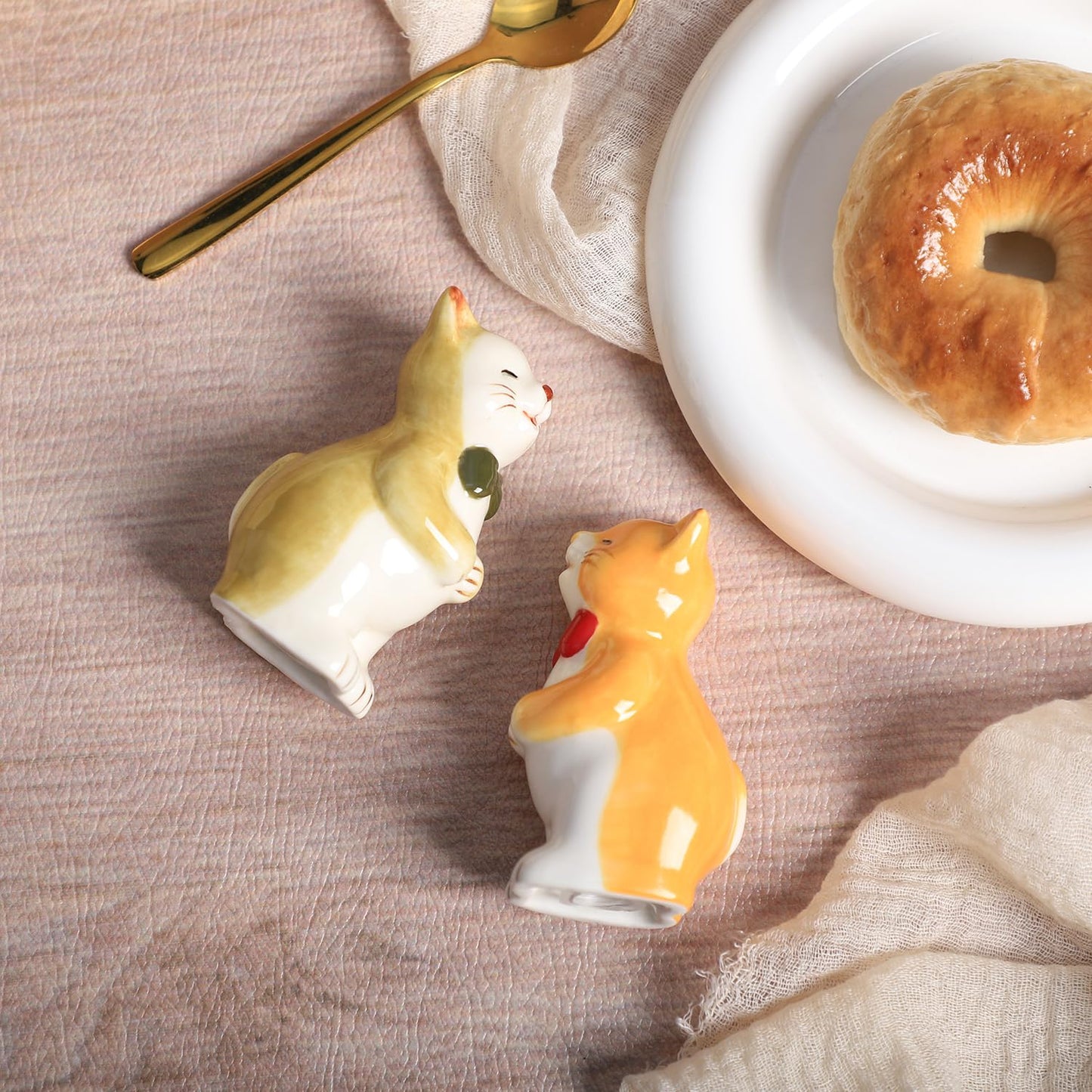 Bicuzat Ceramic Retro Cat Lovers Shape Salt & Pepper Shakers Set, Hand-Painted Cats Salt and Pepper Shakers, 2 PCS Set-Orange