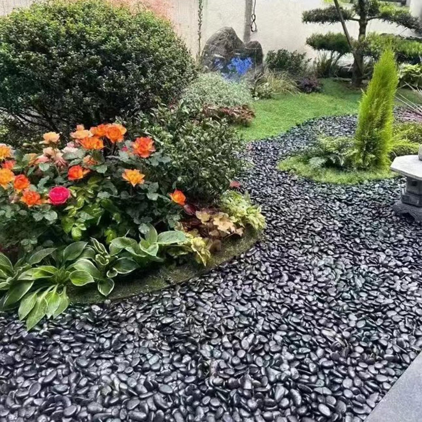 FANTIAN 20 Pounds Black Natural Decorative River Pebbles, 2-3 Inch Black Ornamental River Pebbles for Garden Landscaping, Home Décor, Outdoor Paving, Fountain Decoration.