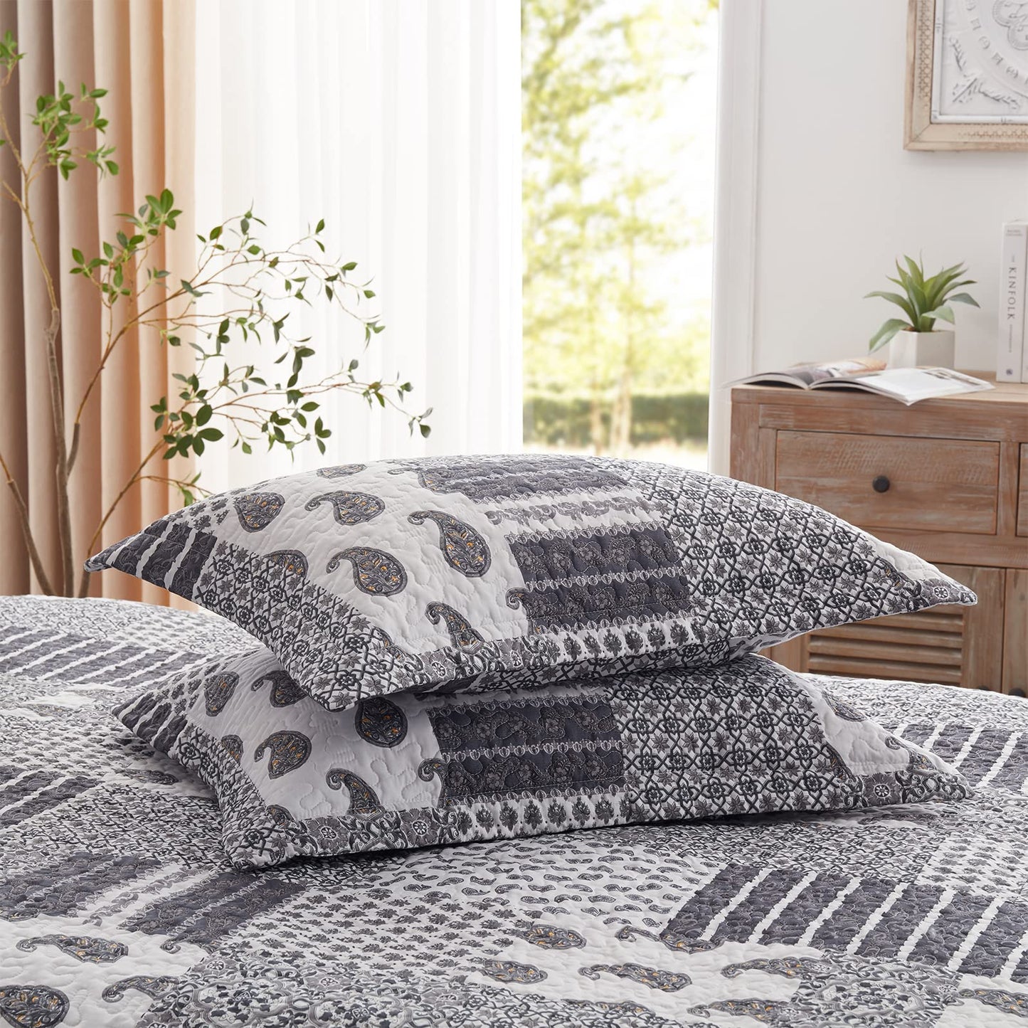 LEAONME Quilt Set Full/Queen Size 3 Piece Bedspread Coverlet Lightweight Comforter Microfiber Bedding Set for All Season Oversized 90x98 Inch Bed Cover Floral Paisley Gray(1 Quilt,2 Pillow Shams)