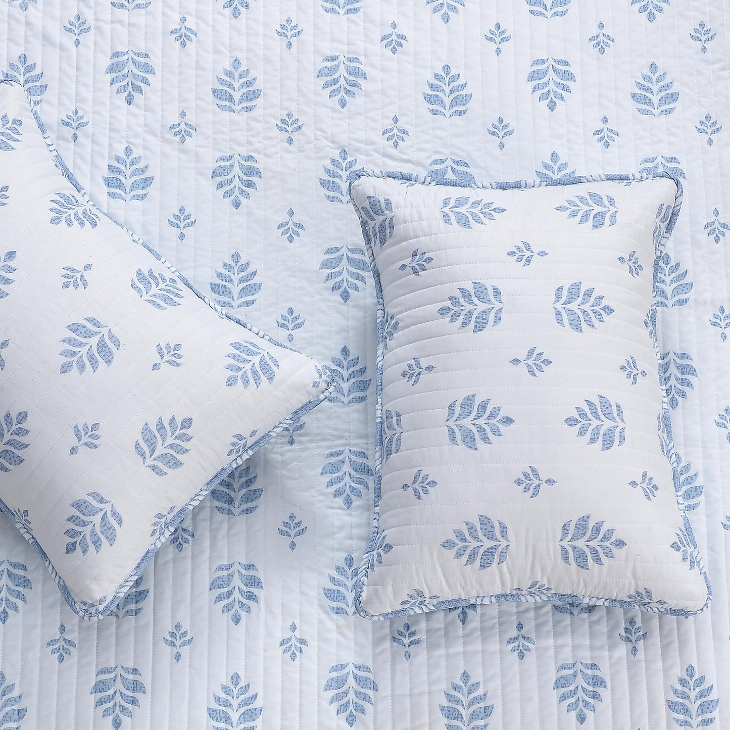 Great Bay Home Floral Twin/Twin XL Quilt Set with Shams, French Floral Bedding Set, All-Season, Lightweight Bedspread. Reversible, Farmhouse Bedding. (Twin/Twin XL, Colette)