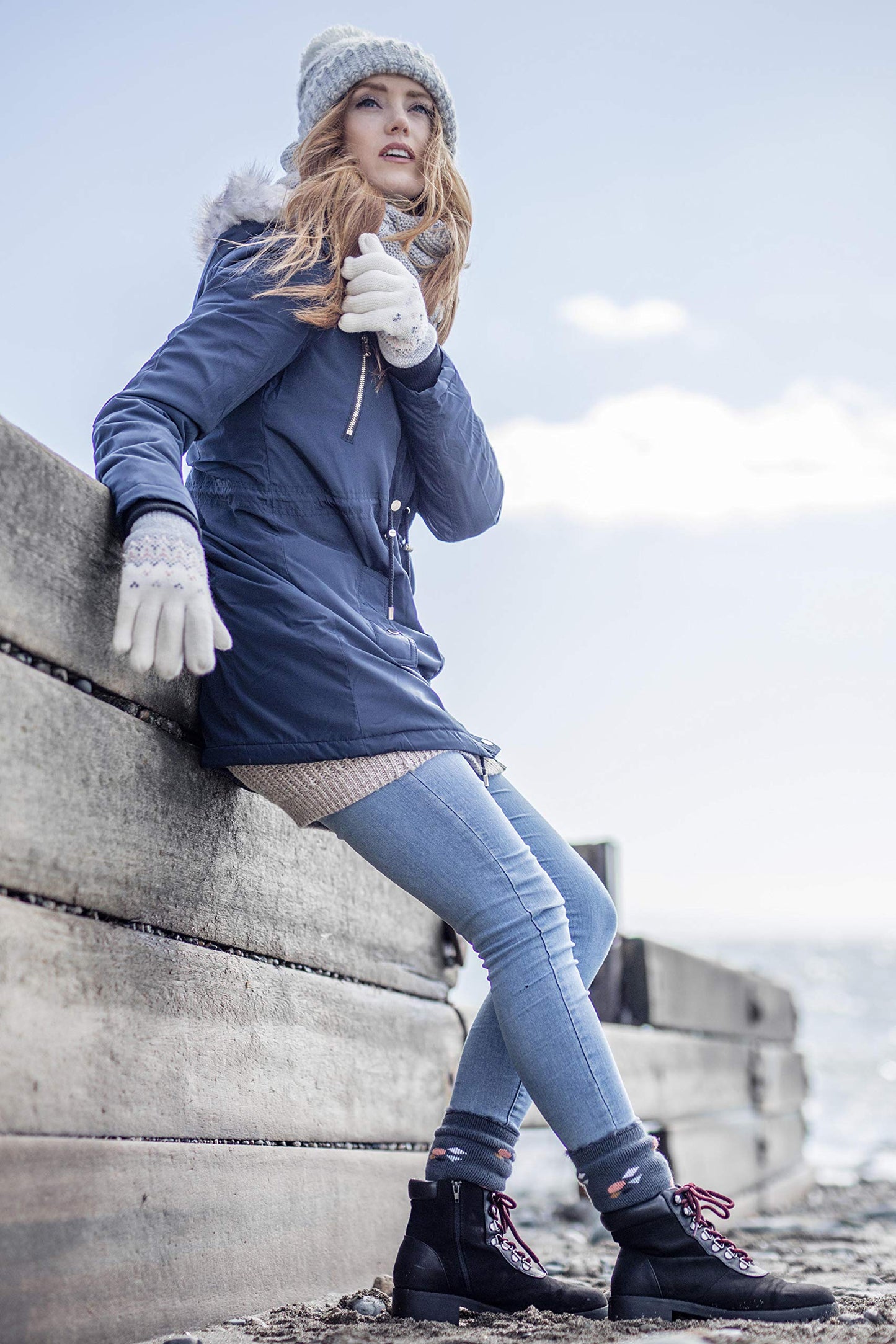 HEAT HOLDERS - Ladies Cute Striped Fairisle Warm Knitted Fleece Lined Winter Thermal Gloves (M/L, Coral (Trondheim))