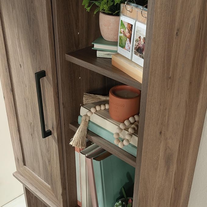 Storage Cabinet with Customizable Storage