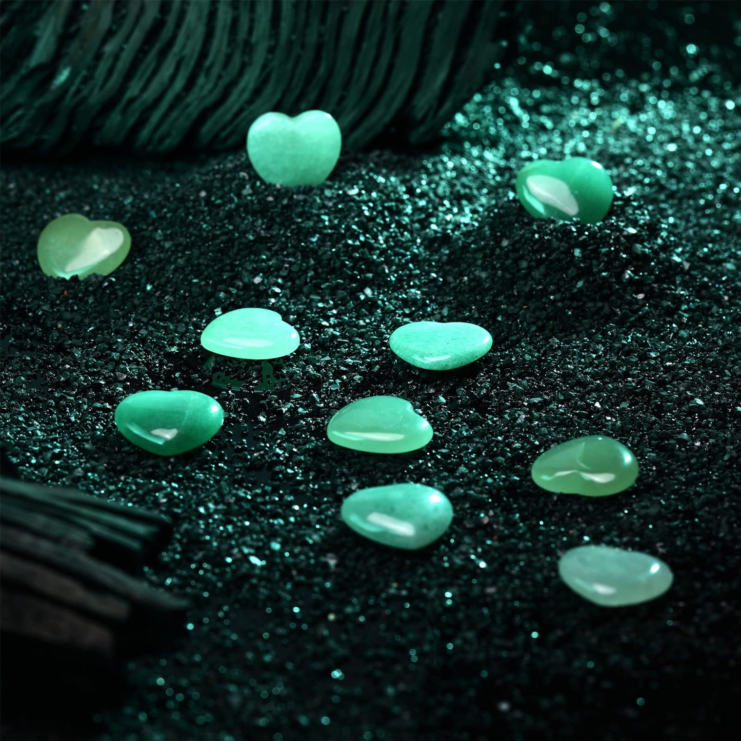 Patelai 24 Pcs Green Aventurine Heart Healing Crystals, Polished Natural Crystal Hearts, 0.8 Inch Mini Pocket Palm Stones for Luck, Meditation and Reiki, Heart Stone Gift with Black Velvet Bag