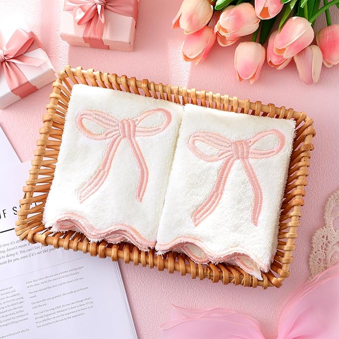 2 Pcs White Pink Scalloped Hand Towels
