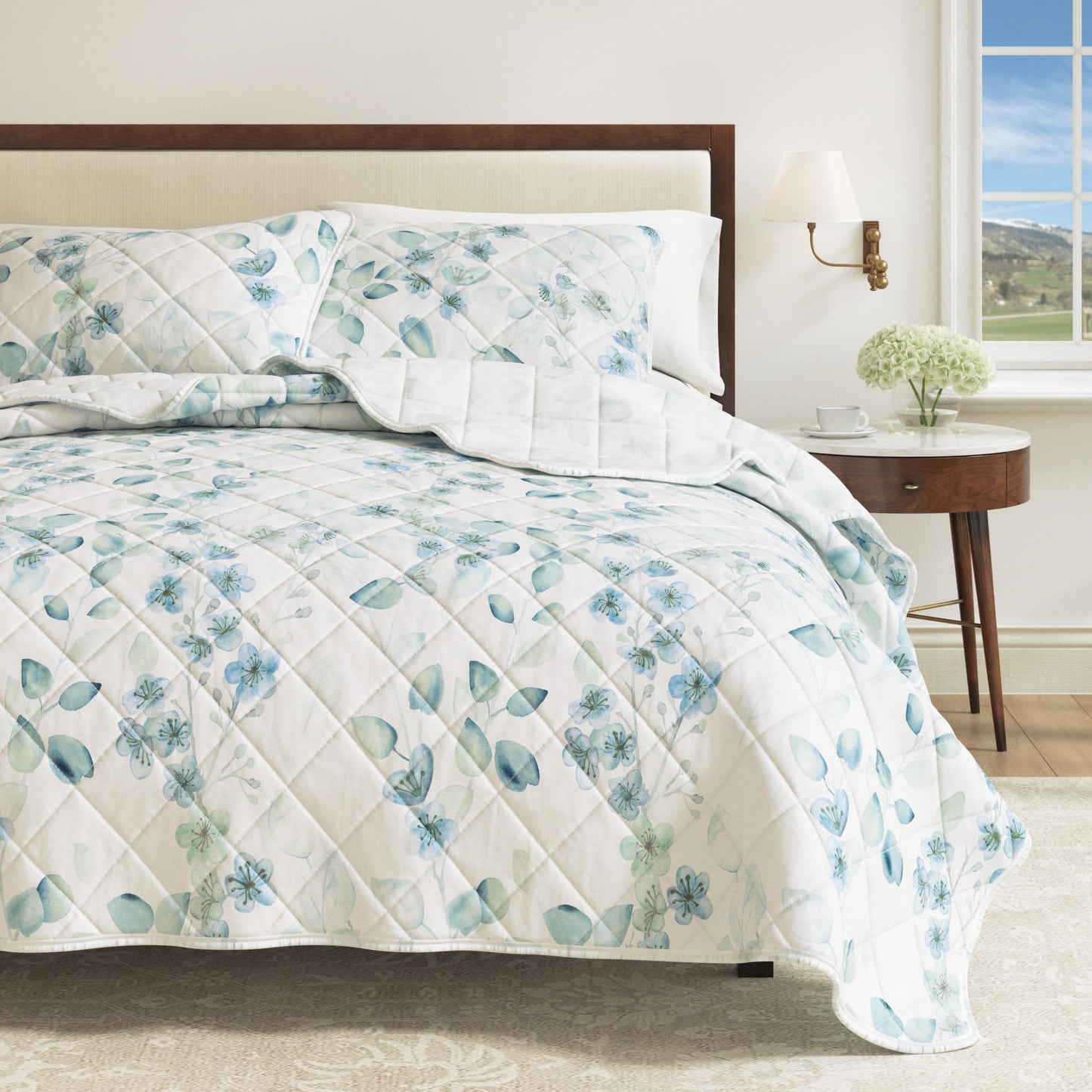 Great Bay Home Floral Quilt Set - 3-Piece King/California King Size Spring Bedding Set - Lightweight, All-Season, Reversible Bedspread (Blue/Green)