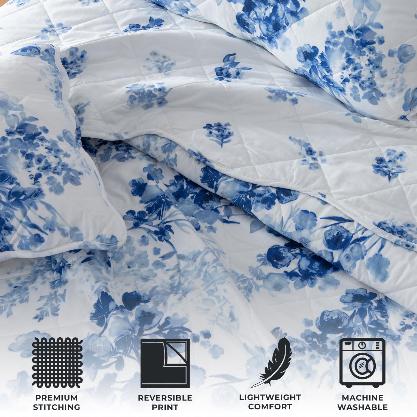 Great Bay Home Floral Full/Queen Quilt Set with Shams, Blue Floral Bedding Set, All-Season, Lightweight Bedspread. Reversible, Farmhouse Bedding. (Full/Queen, Jacqueline)