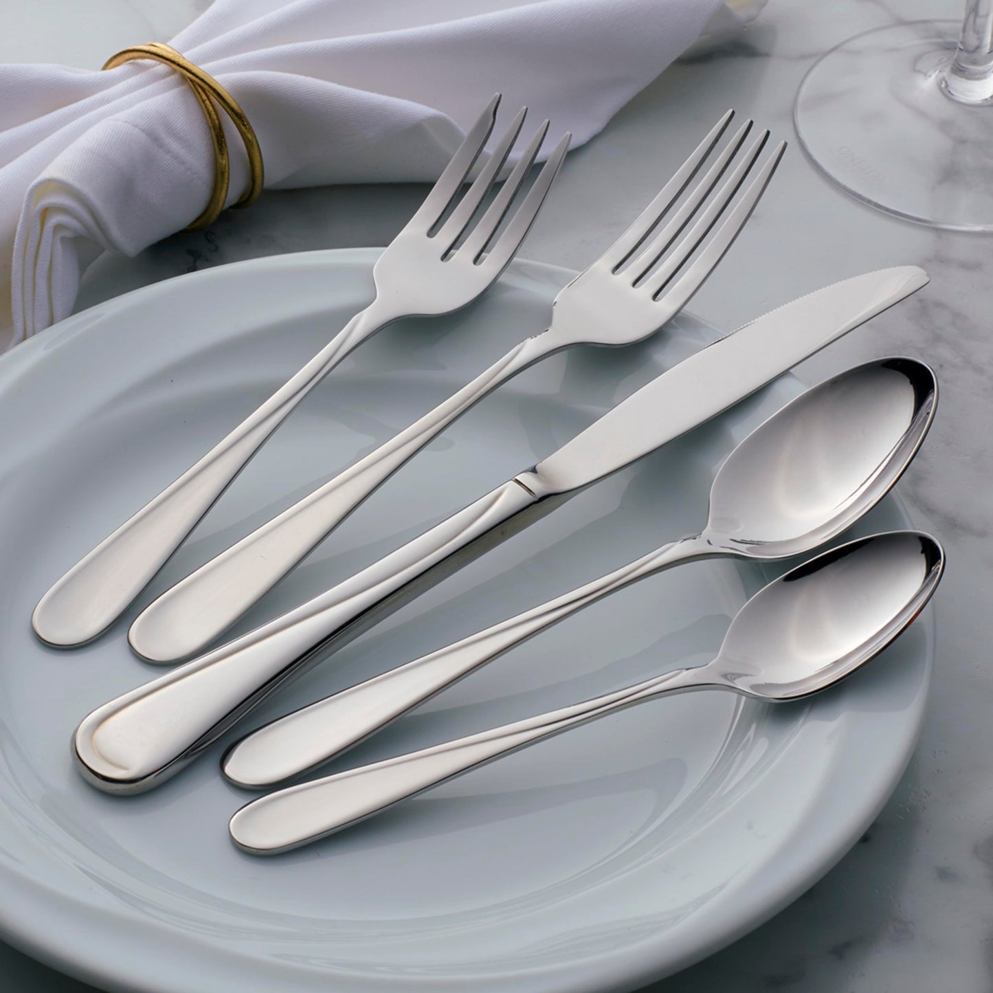 Oneida Silverware Set, Flight Everyday Flatware 6-Piece Teaspoons Set, Service For 6, Mirror Finish 18/0 Stainless Steel, Rust Resistant Dishwasher Safe, Home & Kitchen Utensils (Silver 6 Pieces)