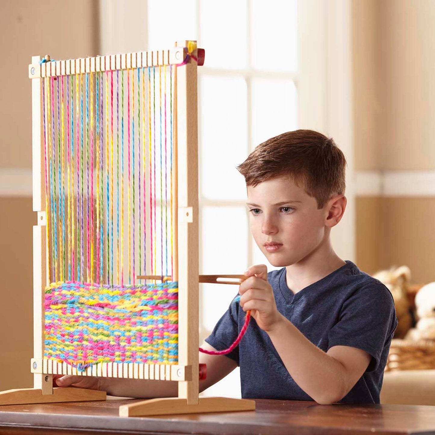 Melissa & Doug Wooden Multi-Craft Weaving Loom – Adjustable Wooden Frame with Oversized Needle & 83m Rainbow Yarn – Creative Arts & Crafts Kit for Kids Age 6 Plus