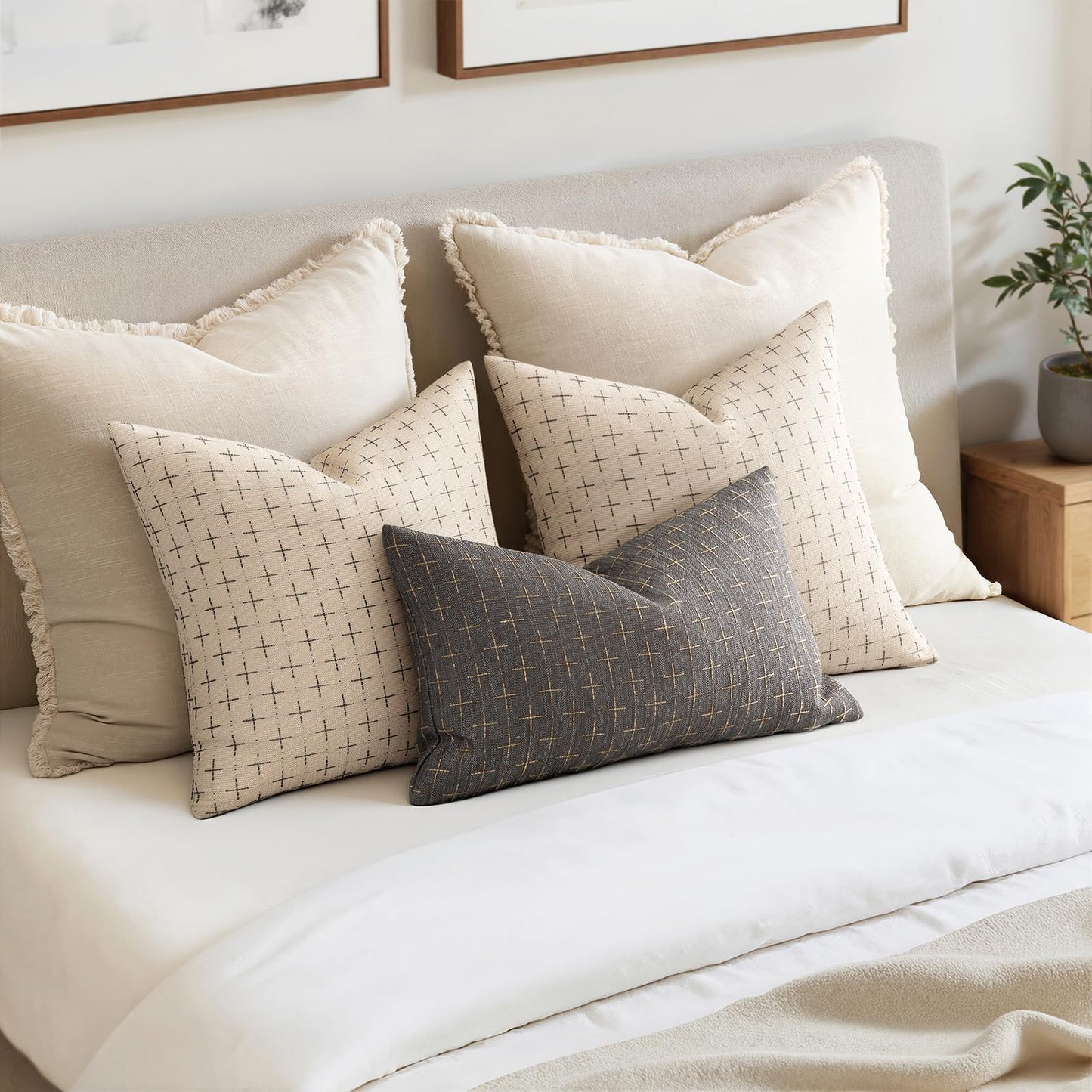 MIULEE Pack of 2 Decorative Burlap Linen Christmas Throw Pillow Covers Modern Farmhouse Pillowcases Rustic Woven Textured Cushion Cover for Sofa Couch Bed 18x18 Inch Beige
