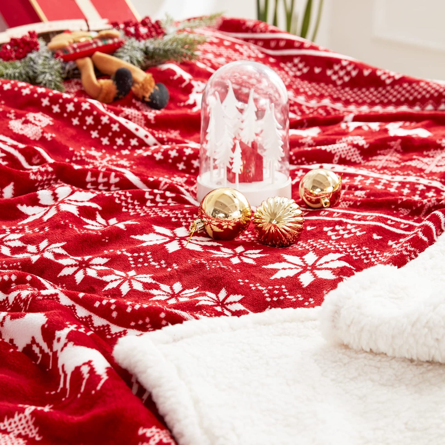 Touchat Red Sherpa Christmas Throw Blanket, Fuzzy Fluffy Soft Cozy Blanket, Fleece Flannel Plush Microfiber Blanket for Couch Bed Sofa (50" X 60", Red Reindeer)