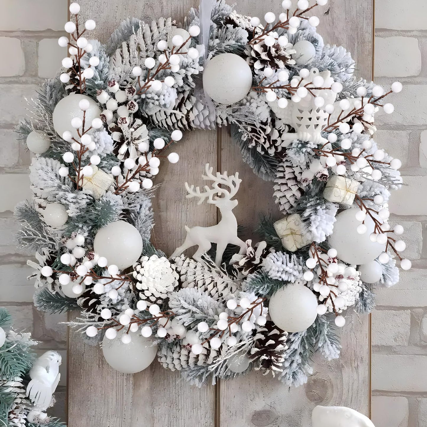 Rowfad 40 Pcs Artificial Berry Stems Branches, Christmas White Faux Holly Berries Picks Ornaments for Christmas Tree Wreath DIY Craft Decorations Holiday Home Decor (40, White)