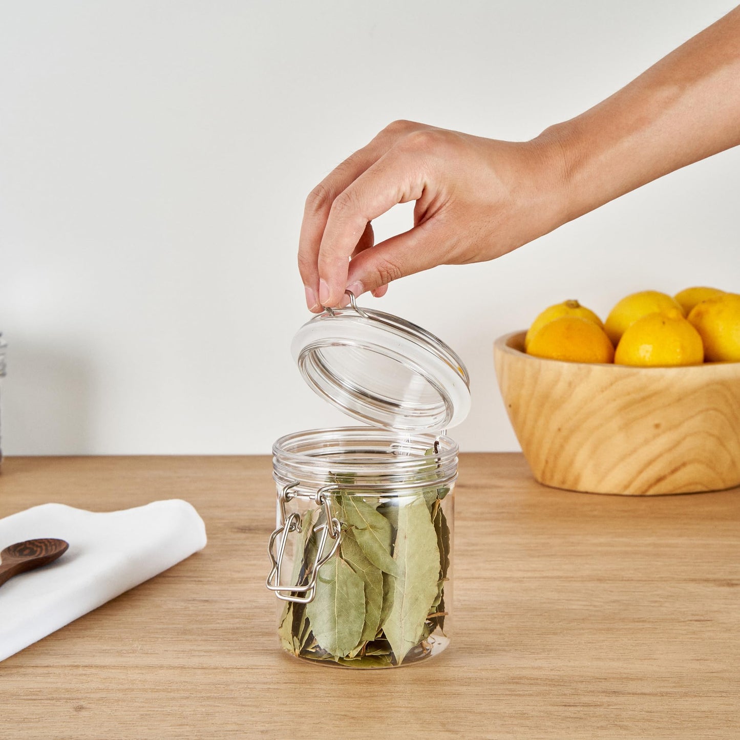Restaurantware Food Container 20 Count 17 oz Plastic Airtight HInged Lid Jar Storage Canister Clear Wide Mouth