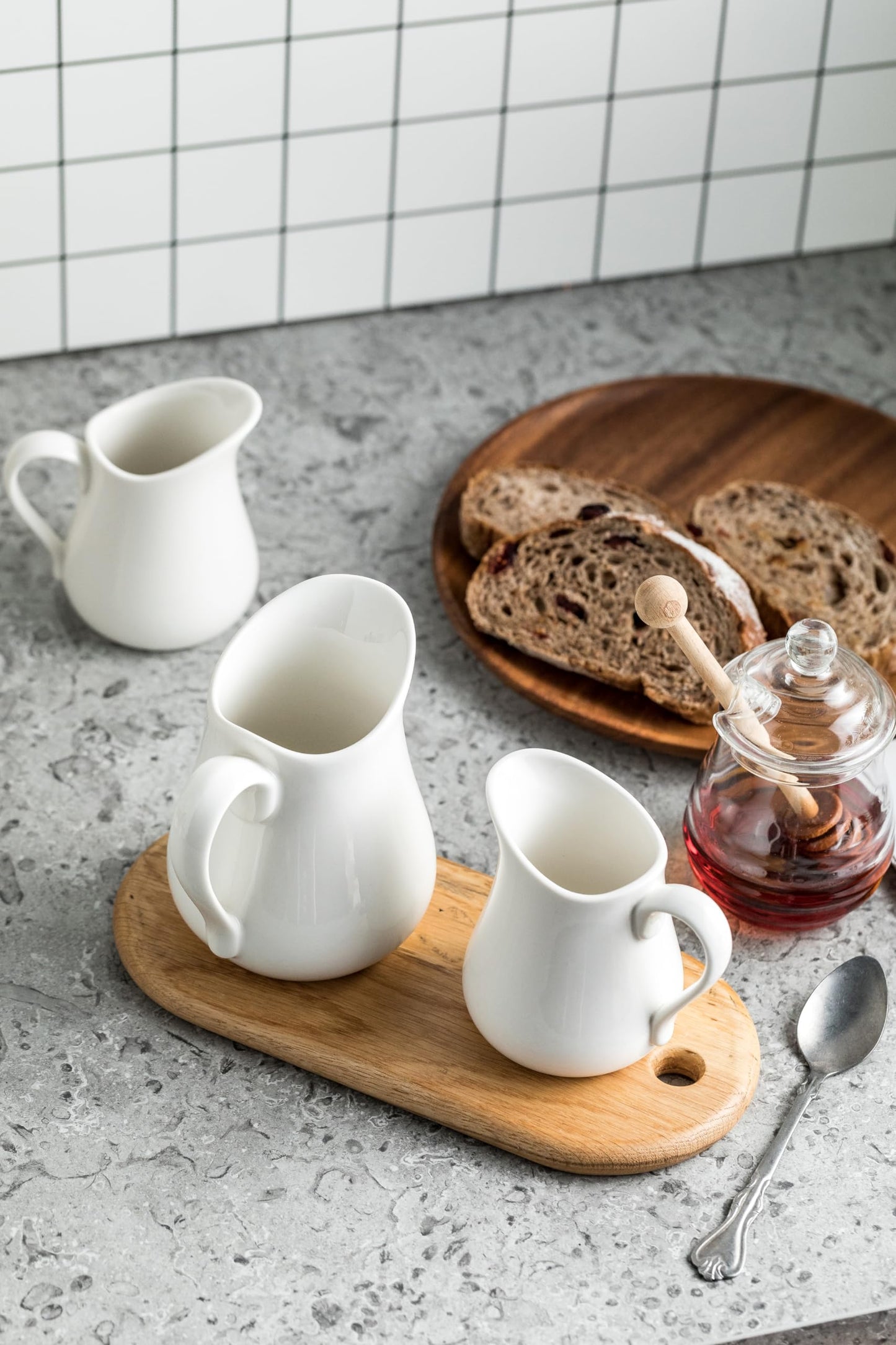 LYEOBOH Creamer 17 OZ Creamer Pitcher Ceramics Creamer with Handle and 17 OZ Sugar Jar Black Sugar Bowl with Lid and Spoon for Home Kitchen Microwave & Freezer Safe
