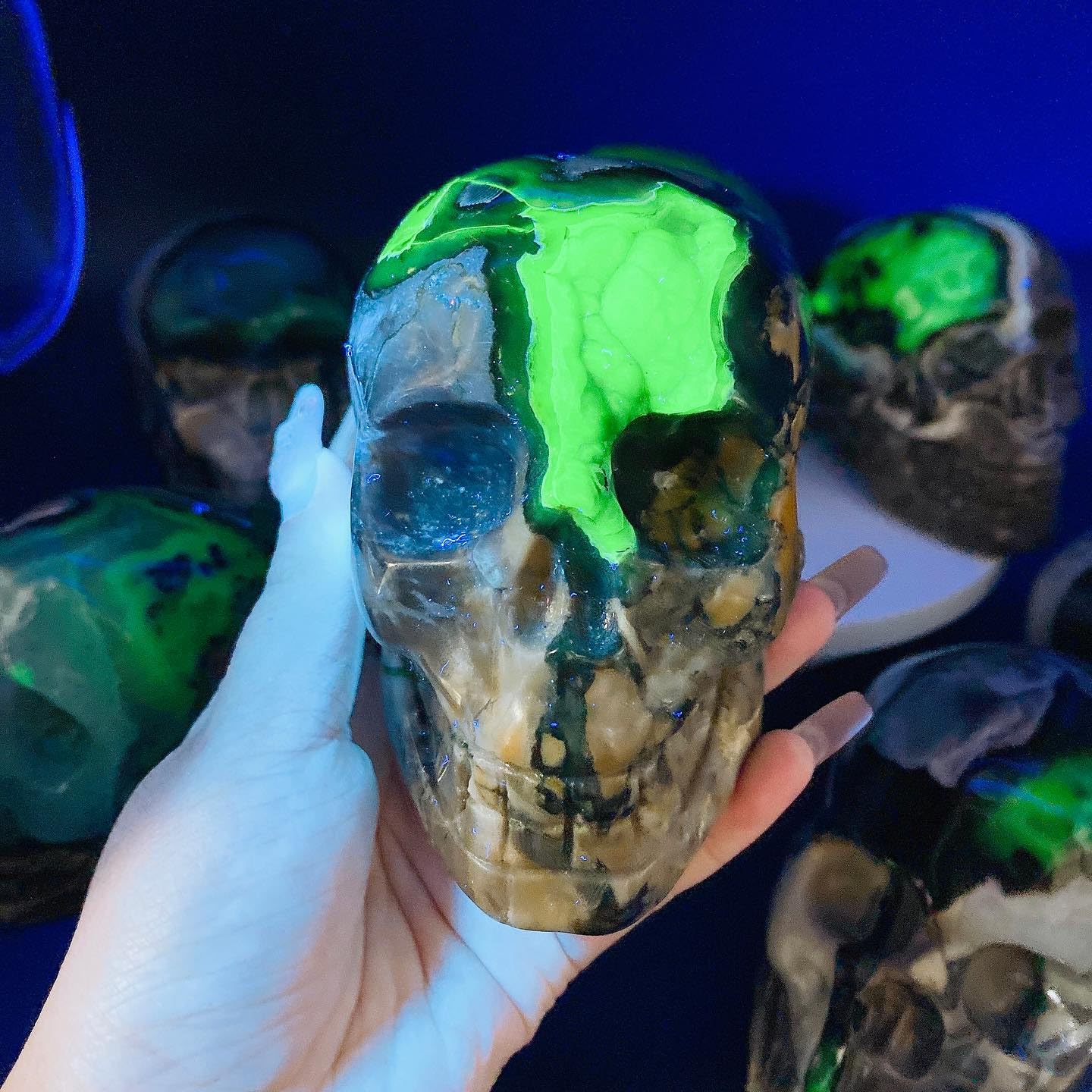 3-4 inch Volcanic Agate Skull - Large Crystal Carving Mystic Statue, Healing Crystals & Gemstone Decor, Polished Stones for Spiritual Healing (8-10 cm, 400-500g)