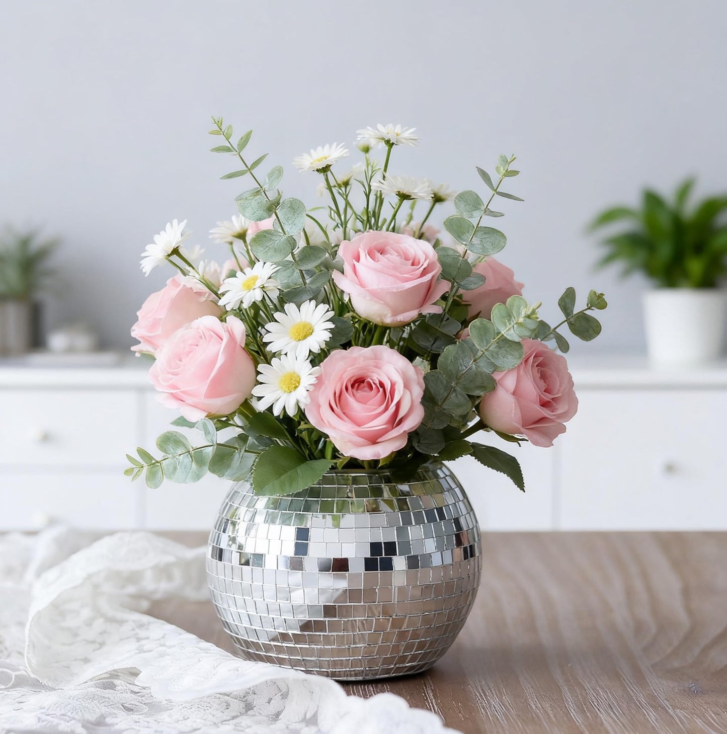 Qiumyanlod Disco Ball Planter,Disco Ball Vase,Disco Ball Flower Pot,Disco Ball Bowl,Disco Plant Holder,Silver Mirror Glass Disco Ball Decor Vase for Table Centerpieces,Party,Bar,Office,4 * 5 * 5IN