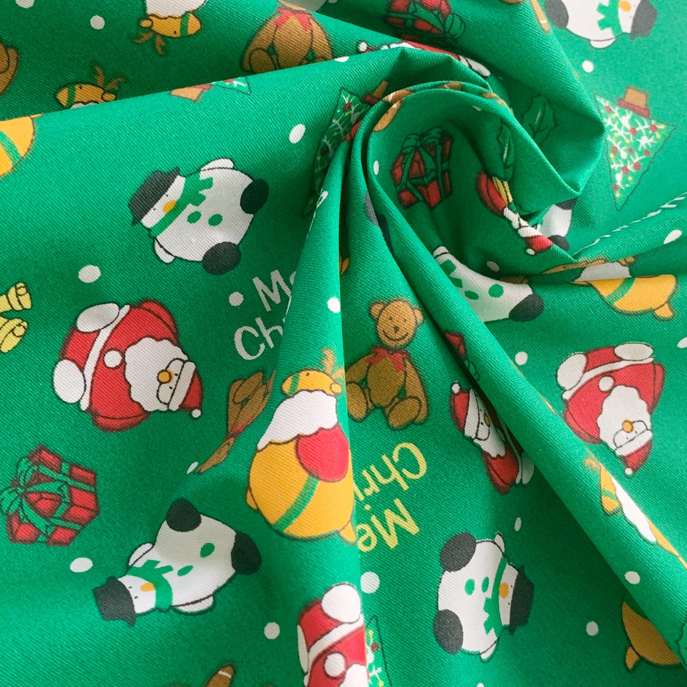 aufodara 10Pcs Christmas Fabric Cotton Squares 19.7x19.7inch Quilting Fabric Bundles Christmas Printed Fabrics for DIY Sewing Crafts Project Patchwork (19.7x19.7inch - 10pcs, Christmas Patterns)