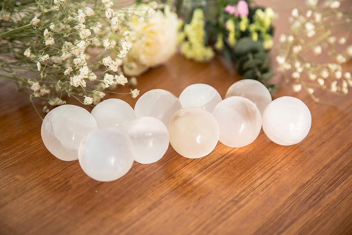 JIC Gem 4cm Selenite Sphere Ball Healing Crystal Energy Home Decor Set of 10 Art Decoration and Metaphysical Healing Mineral Balanc