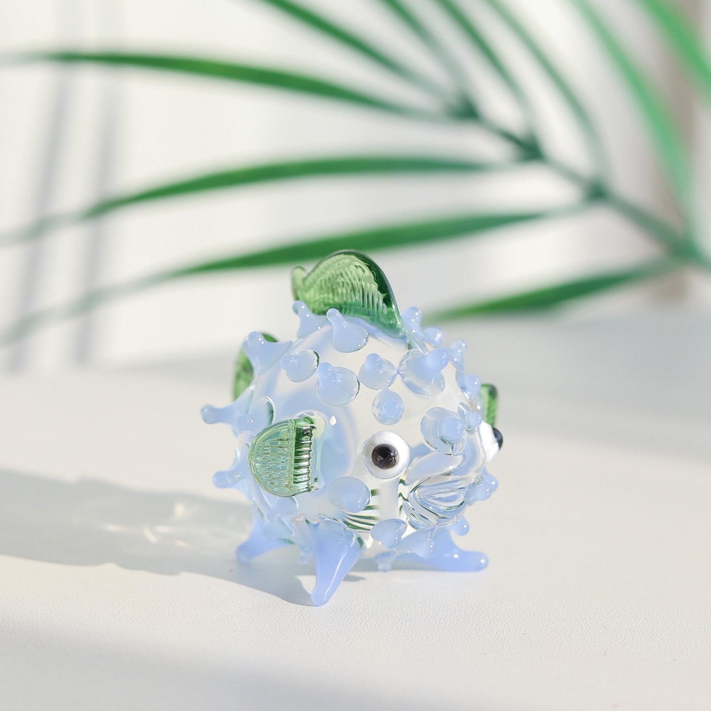 M Audomsak Ocean Blue Hand Blown Glass Pufferfish Figurine – Cute Mini Ocean Fish Art Glass Sculpture, Sea Life Collectible, Small Glass Animal Decor for Desk Shelf Home Decoration, Ocean Lover Gift
