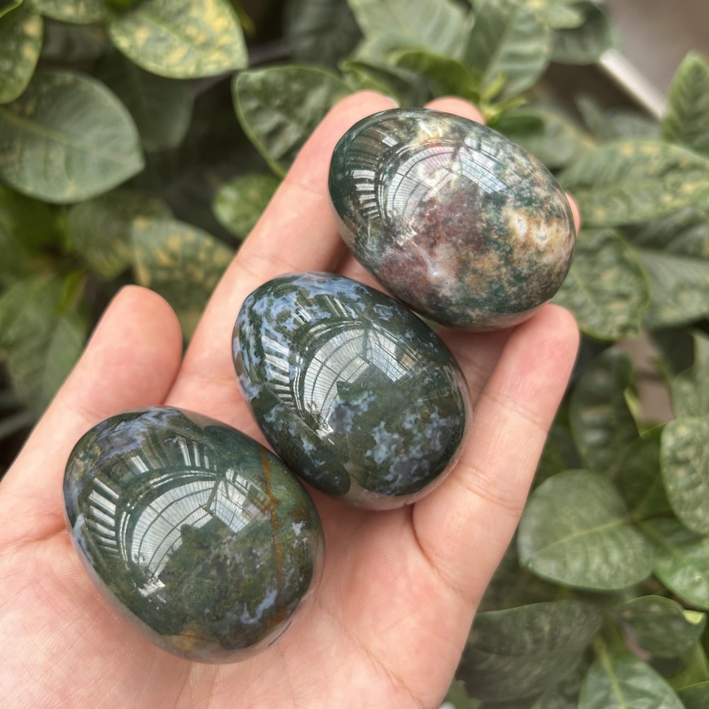 Bacatgem Natural India Agate Egg-Shape Meditation Chakra and Home Decor Balancing Gemstone and Crystals Figurines Kit,1.96"x 1.37"Reiki Healers and Yoga Practioner,with Wooden Stand