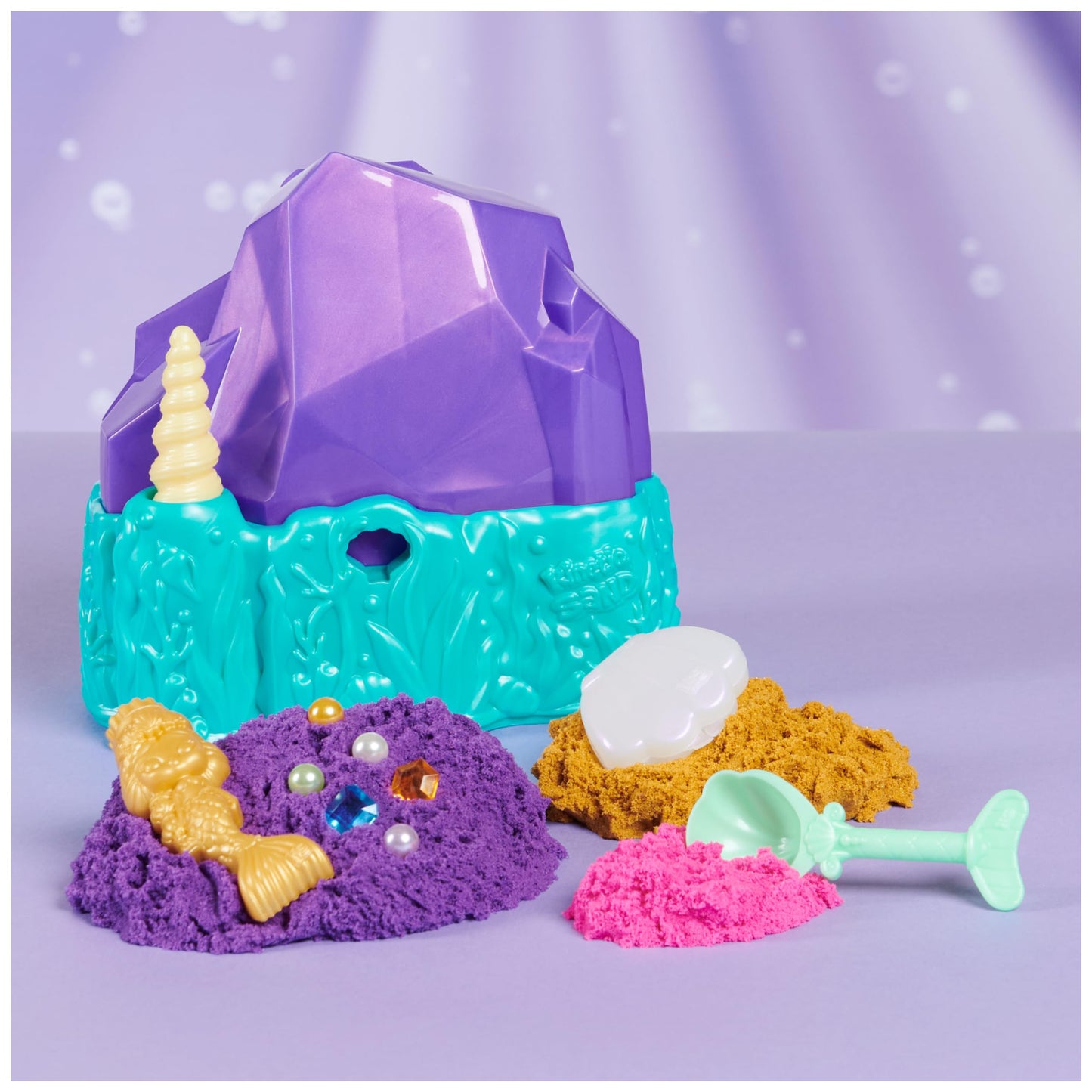 Kinetic Sand, Mermaid Crystal Playset, 481g of Play Sand, Gold Shimmer Sand, Storage and Tools, Sensory Toys for Kids Aged 3 and up