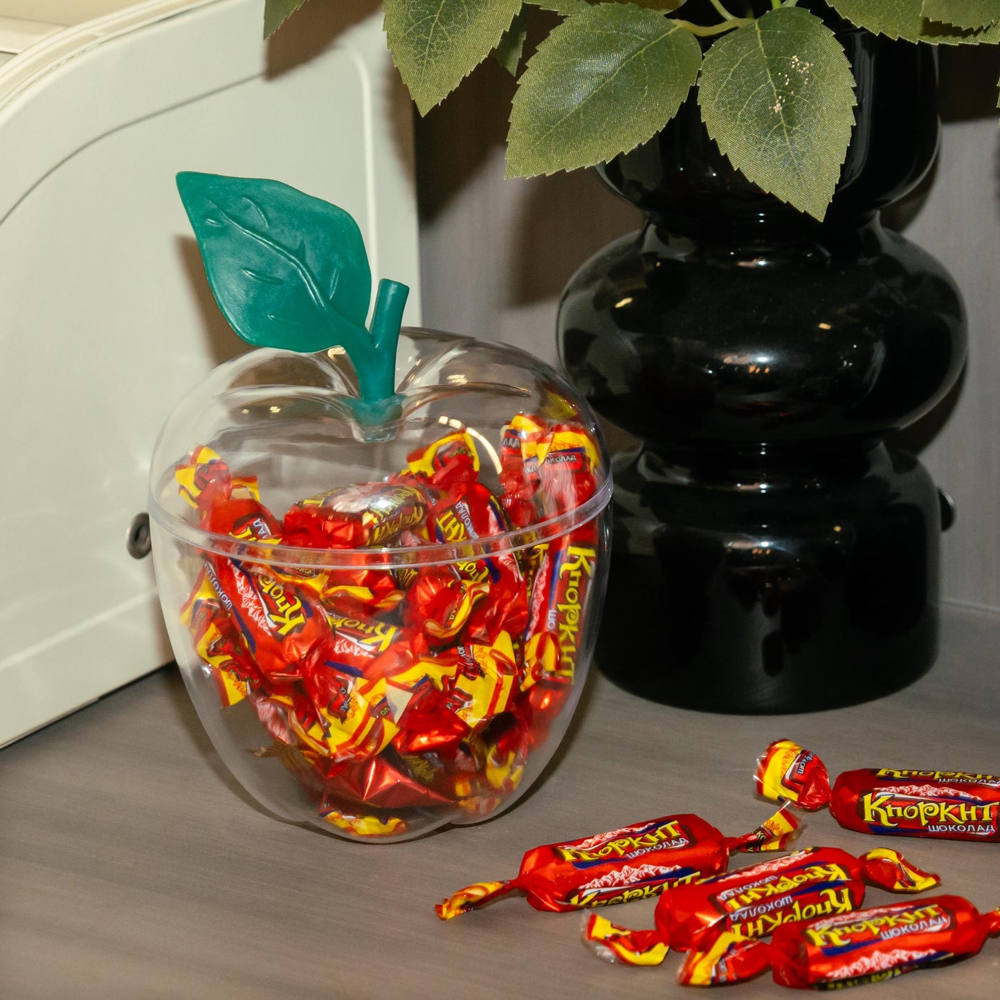 TIEYIPIN Large Clear Apple Container with Blank Cards, Plastic Apple Shaped Gift Box Candy Jar, Back to School Teacher Appreciation Gift, Wedding Party Favor, Christmas Decorations Supplies