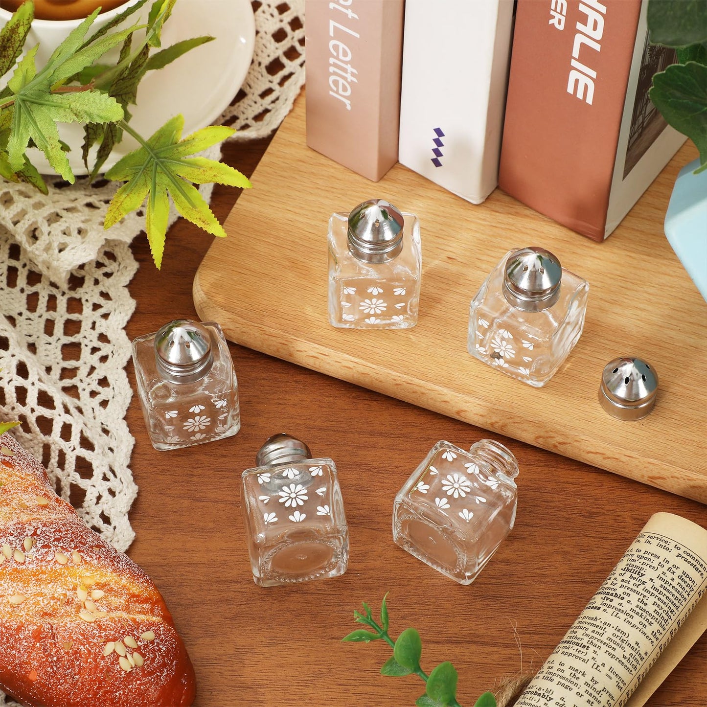 FYSUIMU 24Pcs Cielito Lindo Mini Salt and Pepper Shakers Mini Glass Spice Jars Platos De Barro Flower Seasoning Container for Kitchen Restaurant Mexican Party Favors