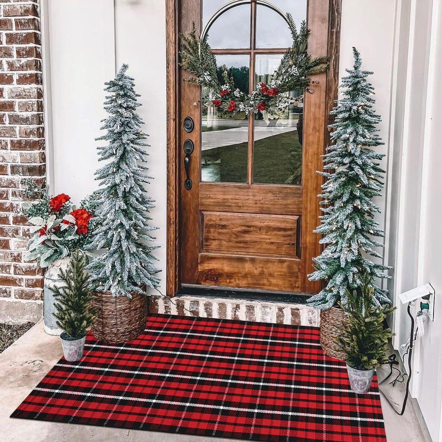 LEEVAN Christmas Outdoor Rug 2x4, Xmas Buffalo Plaid Washable Small Front Porch Door Mat, Black and Red Checkered Entryway Rug, Woven Welcome Doormat for Layered Kitchen Bathroom Holiday Decor Carpet