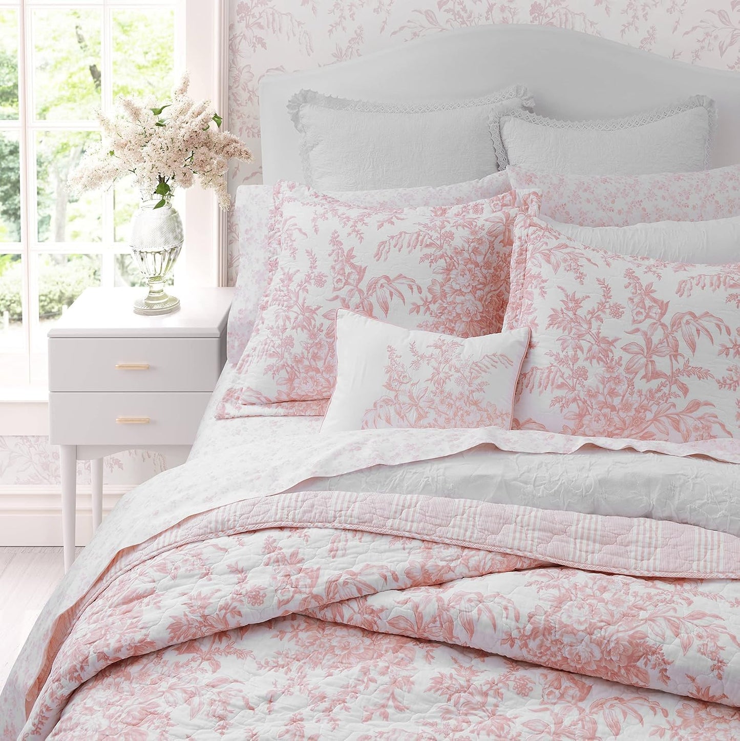 Laura Ashley - Queen Quilt Set, 100% Cotton Cover with Cotton Blend Fill, Prewashed for Softness, Reversible Floral Bedding with Matching Shams (Pink)