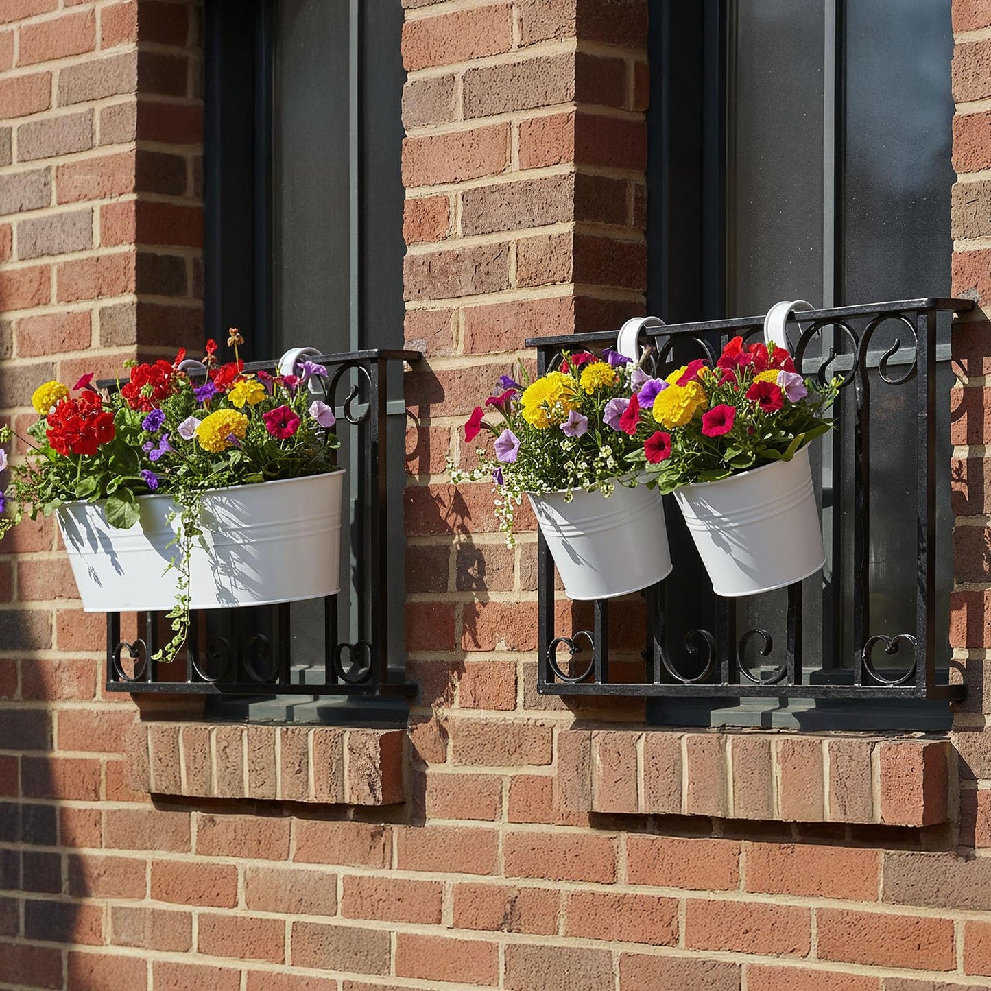 Romooa 16 Pcs Hanging Flower Pots Planters for Outdoor Metal Iron Wall Flower Planter Baskets for Railing Fence Balcony Garden Yard Home Indoor Decoration with Detachable Hooks(White)