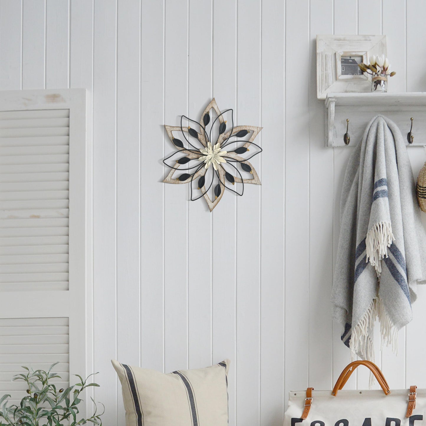 Remenna Whitewash Flowers Wood Wall Decor, Metal Rustic Wall Art Farmhouse Wall Decorations Multiple Floral Hanging Decor for Bathroom Living Room Home Office Garden Kitchen