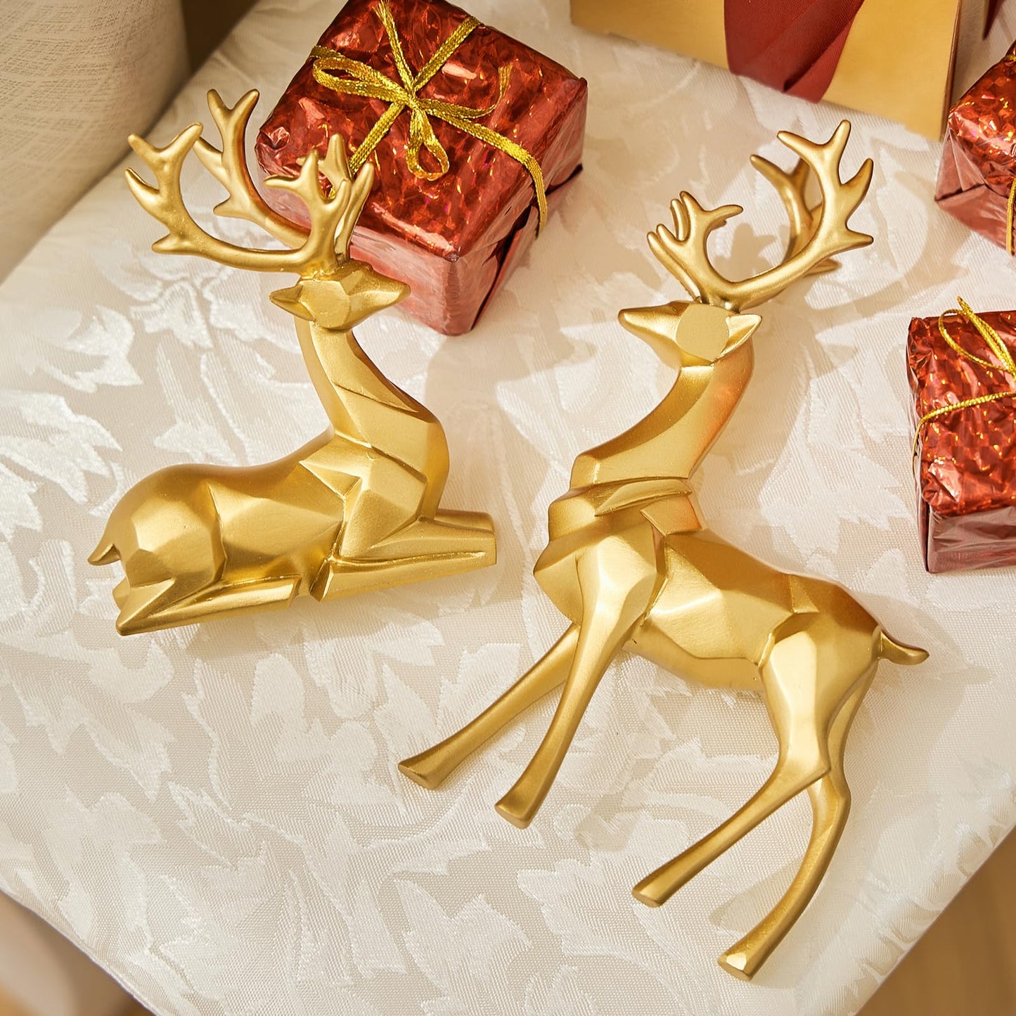 Christmas Decorative Gift 2PCS Deer Sculpture 3D Geometric Deer Ornaments Used to Set Off The Festive Atmosphere Fireplace Dining Table Living Room Decoration (3D Geometry Gold)