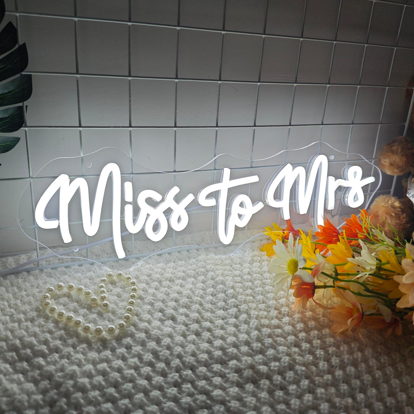 Nogarcici Miss to Mrs Neon Signs for Wedding Decor, Marry Sign LED Light up Sign for Engagement Bachelorette Party Decoration Art Gift Birthday White Neon Lights Décor to Girlfriends