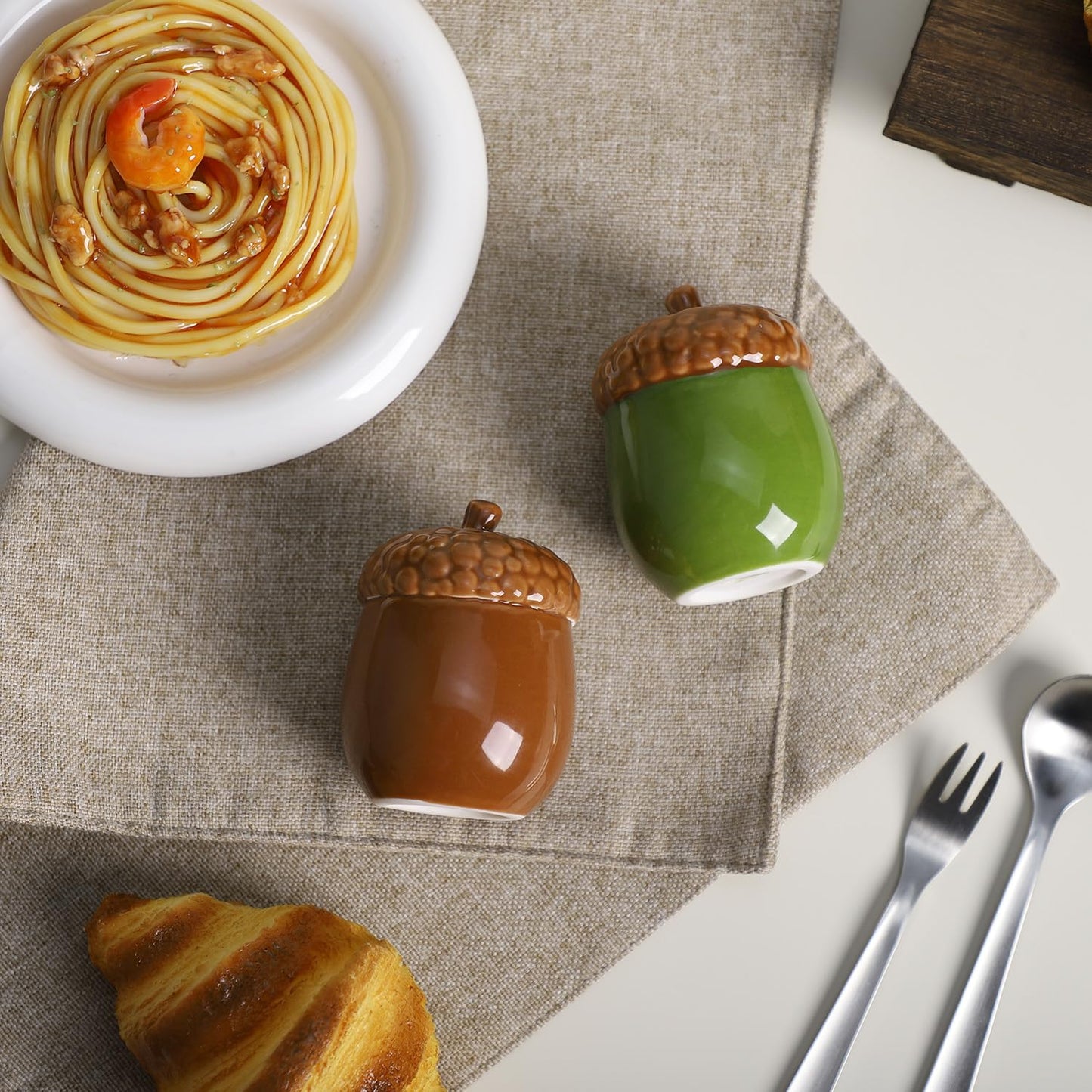 Gaolinci Acorn Salt and Pepper Shakers, Ceramic Salt and Pepper Shakers Set, Table Decoration
