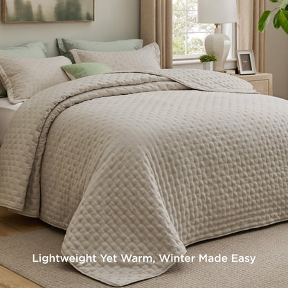 Bedsure King Quilt - Linen Bedspread King Size & Lightweight Comforter, Modern Farmhouse Coverlet with Clover Pattern, Ultra Soft All-Season Bedding, 106 x 96 Inches