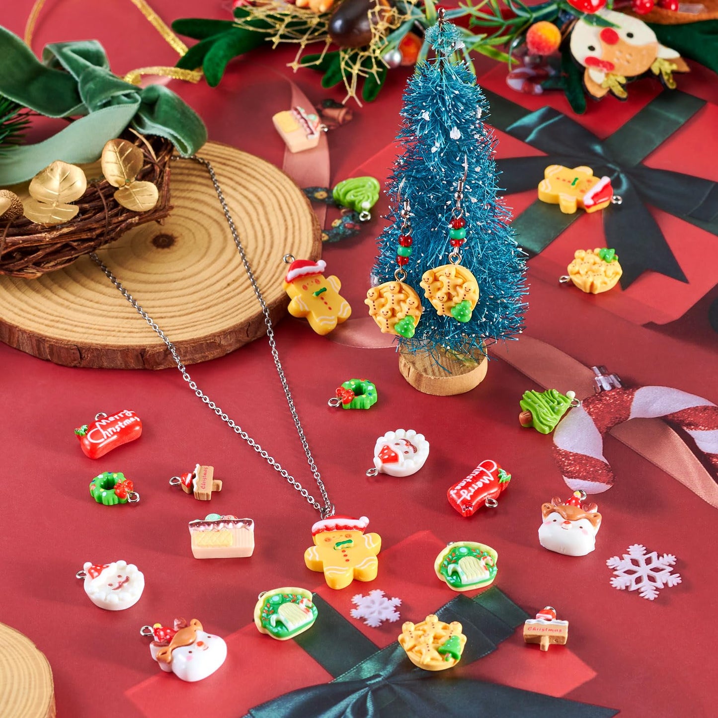 Cheriswelry 20Pcs Christmas Charms for Jewelry Making Resin Pendant Charm Snowman Deer Gingerbread Man Christmas Tree Cake Dangle Charms 14-29mm for DIY Crafts Necklace Earring Bracelet Making