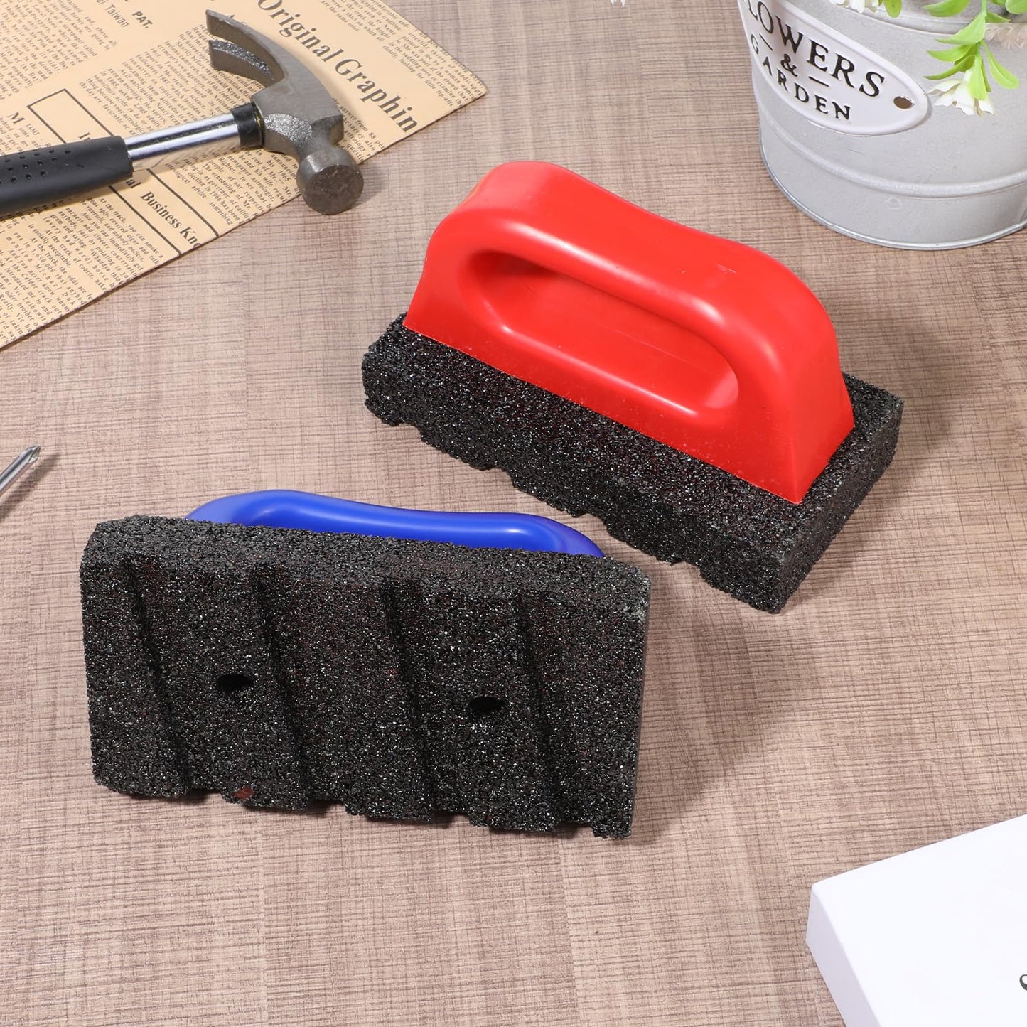 SHENLIU 2 Pcs Rub Brick with Handle Concrete 20 Grit Masonry Tools Smoothing Cleaning Removing Marks Tool Surface Concrete Tools (Red, Blue)