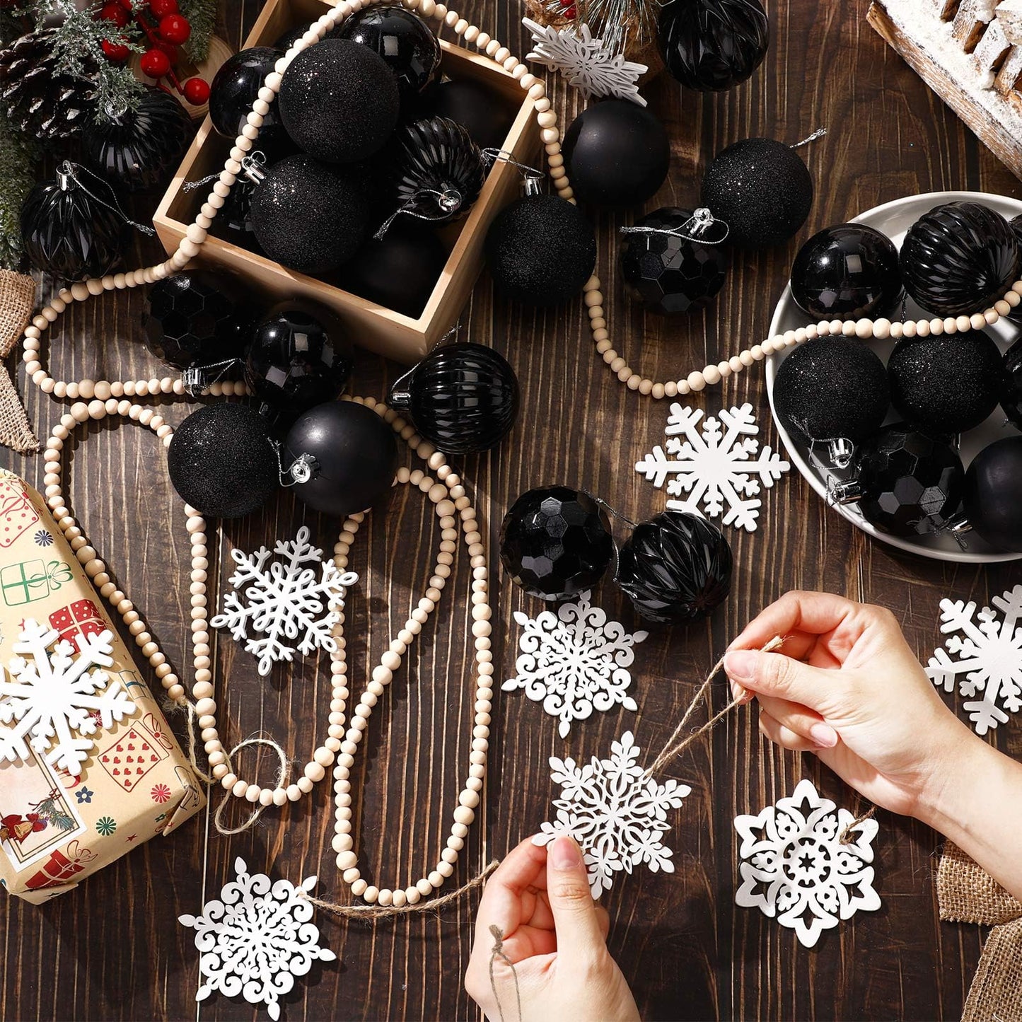 Aoriher 45 Pcs Christmas Tree Ornament Set,34pcs Christmas Ball Ornaments with Xmas Wooden Bead Garland Snowflake Ornaments for Xmas Tree Holiday Wedding Party Wreath Home Decoration(Black)